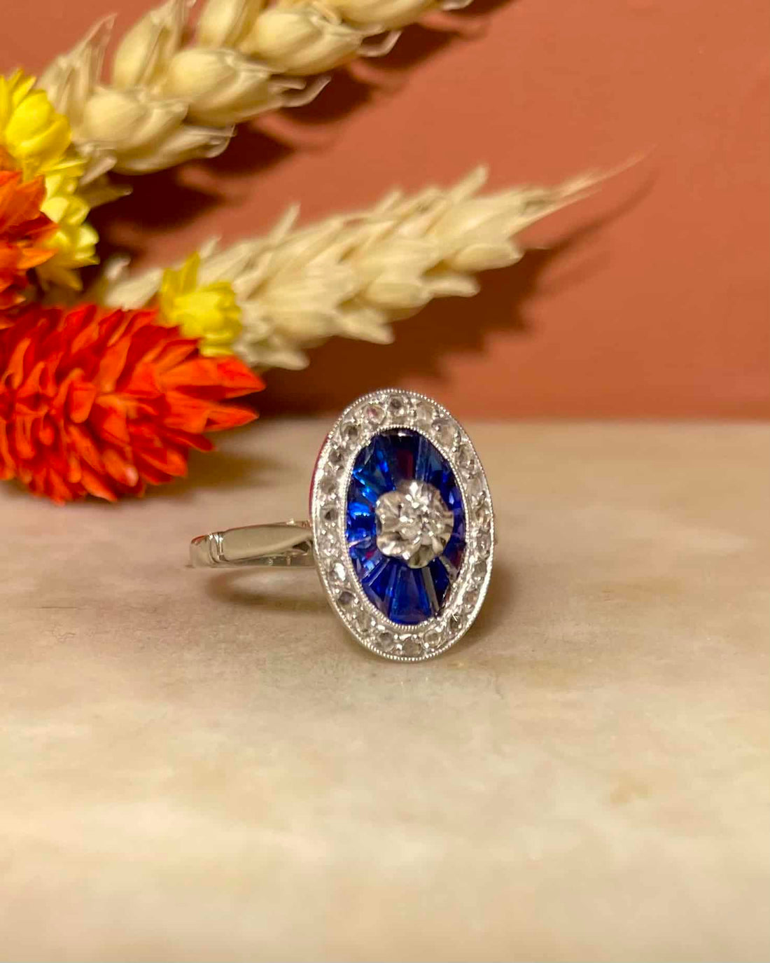 Bague Art - Déco 12 Saphirs &amp; 23 Diamants &quot;Clarance&quot; - Elliade Paris