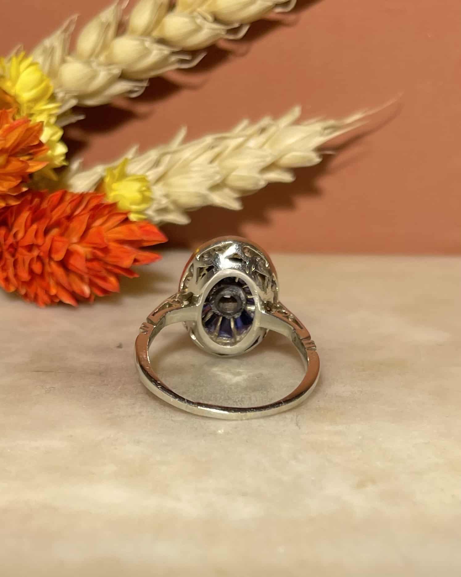 Bague Art - Déco 12 Saphirs &amp; 23 Diamants "Clarance" - Elliade Paris