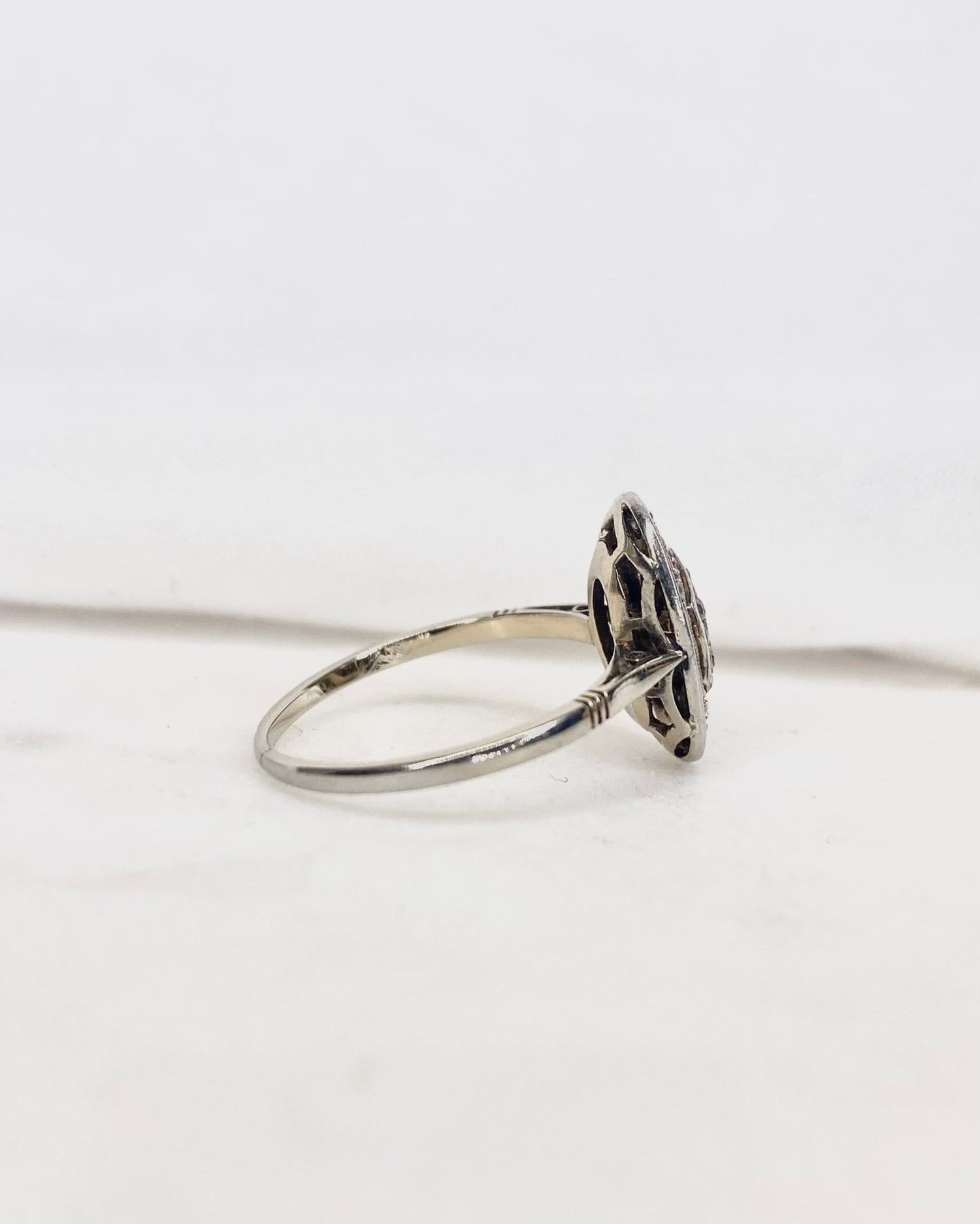 Bague Art Deco 13 Diamants &quot;Yara&quot; - Elliade Paris