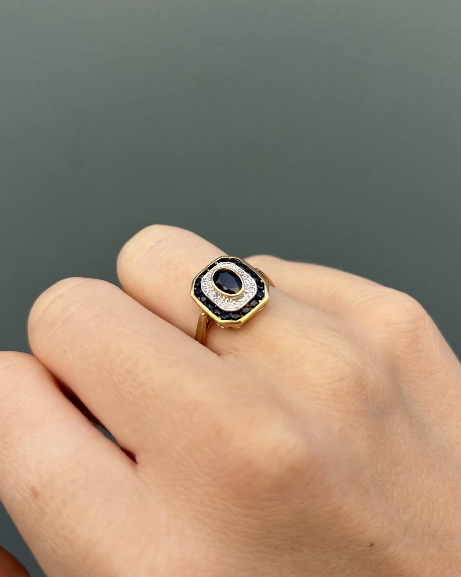 Bague Art - Déco 19 Saphirs 1.19 carat &amp; Diamants &quot;Clarita&quot; - Elliade Paris