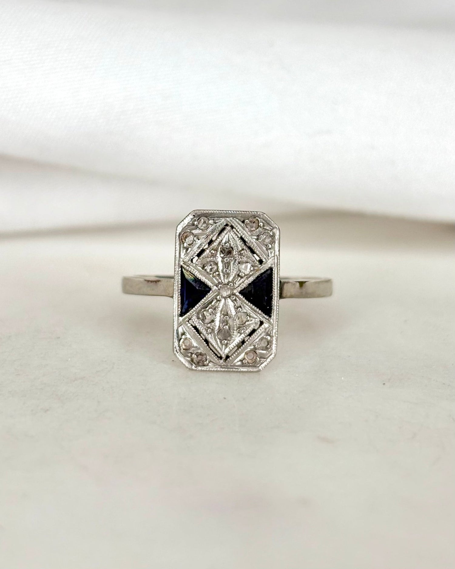 Bague Art Déco 2 Saphirs &amp; 15 Diamants &quot;Zélie&quot; - Elliade Paris