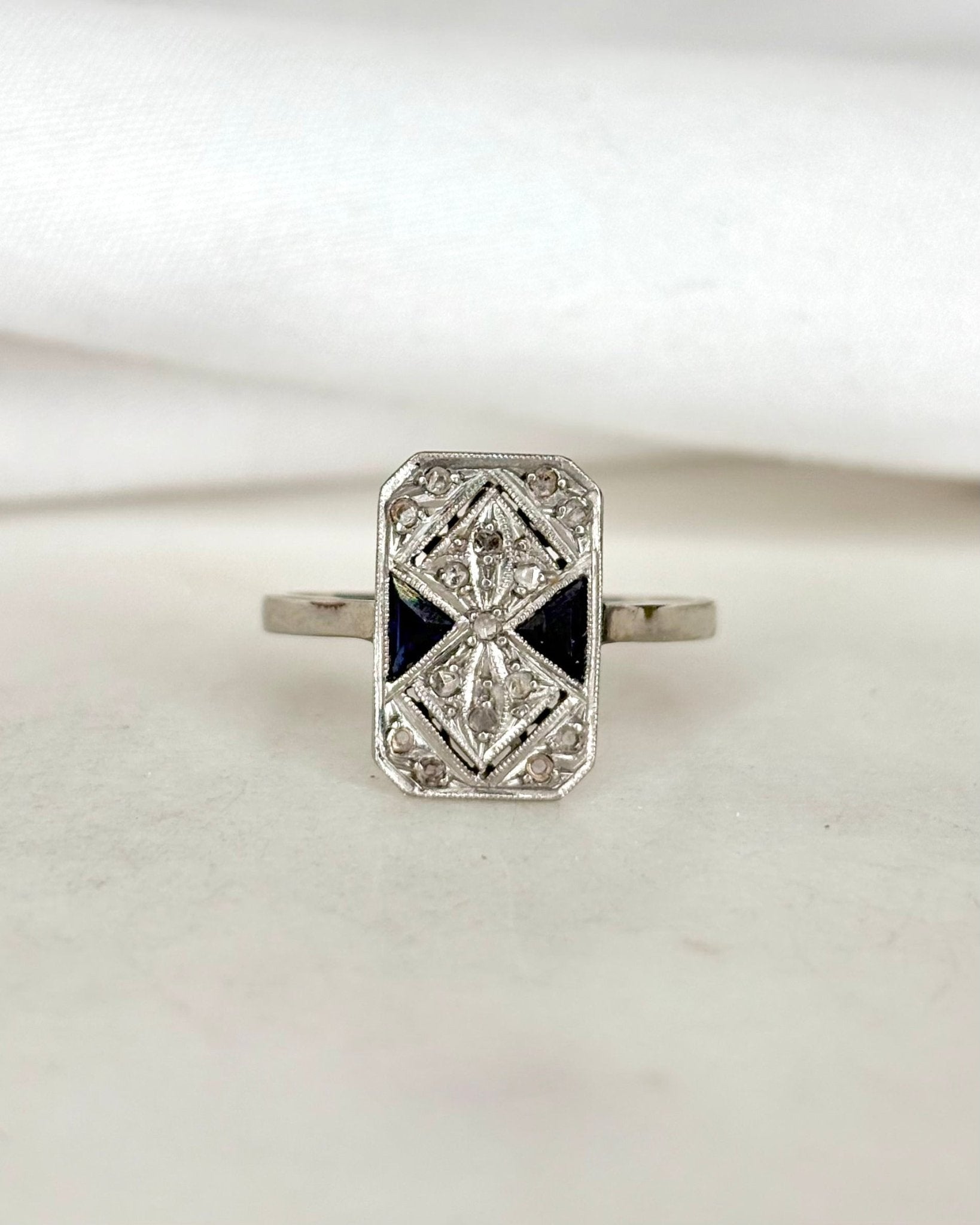 Bague Art Déco 2 Saphirs &amp; 15 Diamants "Zélie" - Elliade Paris