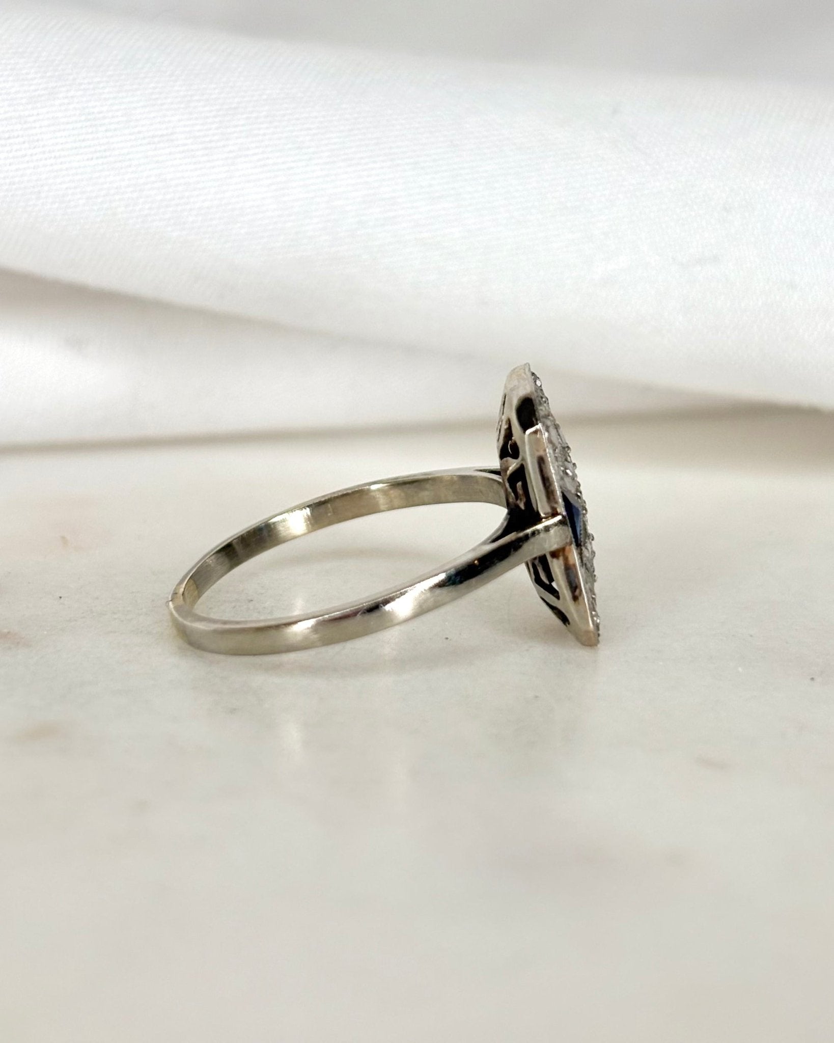 Bague Art Déco 2 Saphirs &amp; 15 Diamants "Zélie" - Elliade Paris