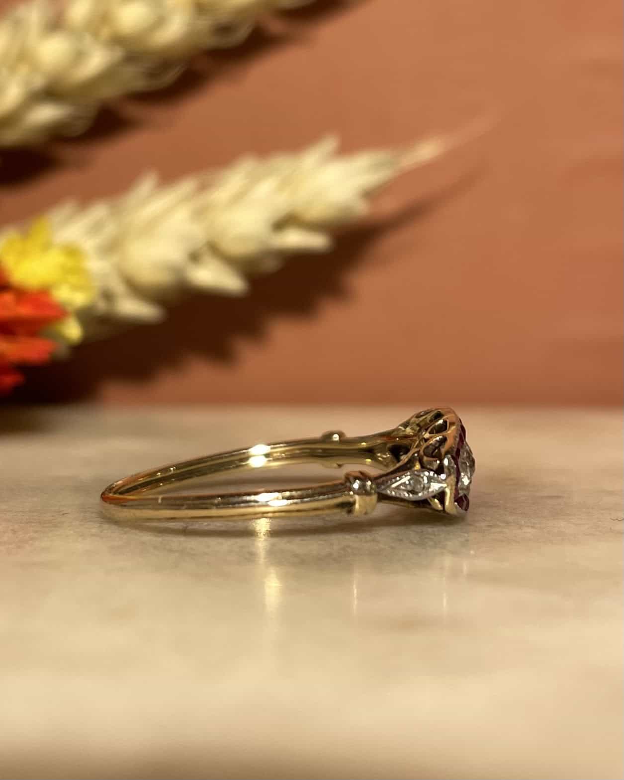 Bague Art - Déco 22 Rubis &amp; Diamants "Aspen" - Elliade Paris