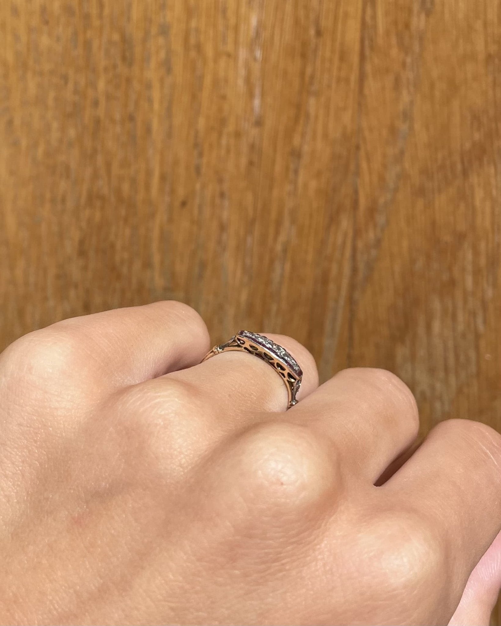 Bague Art - Déco 22 Rubis &amp; Diamants "Aspen" - Elliade Paris