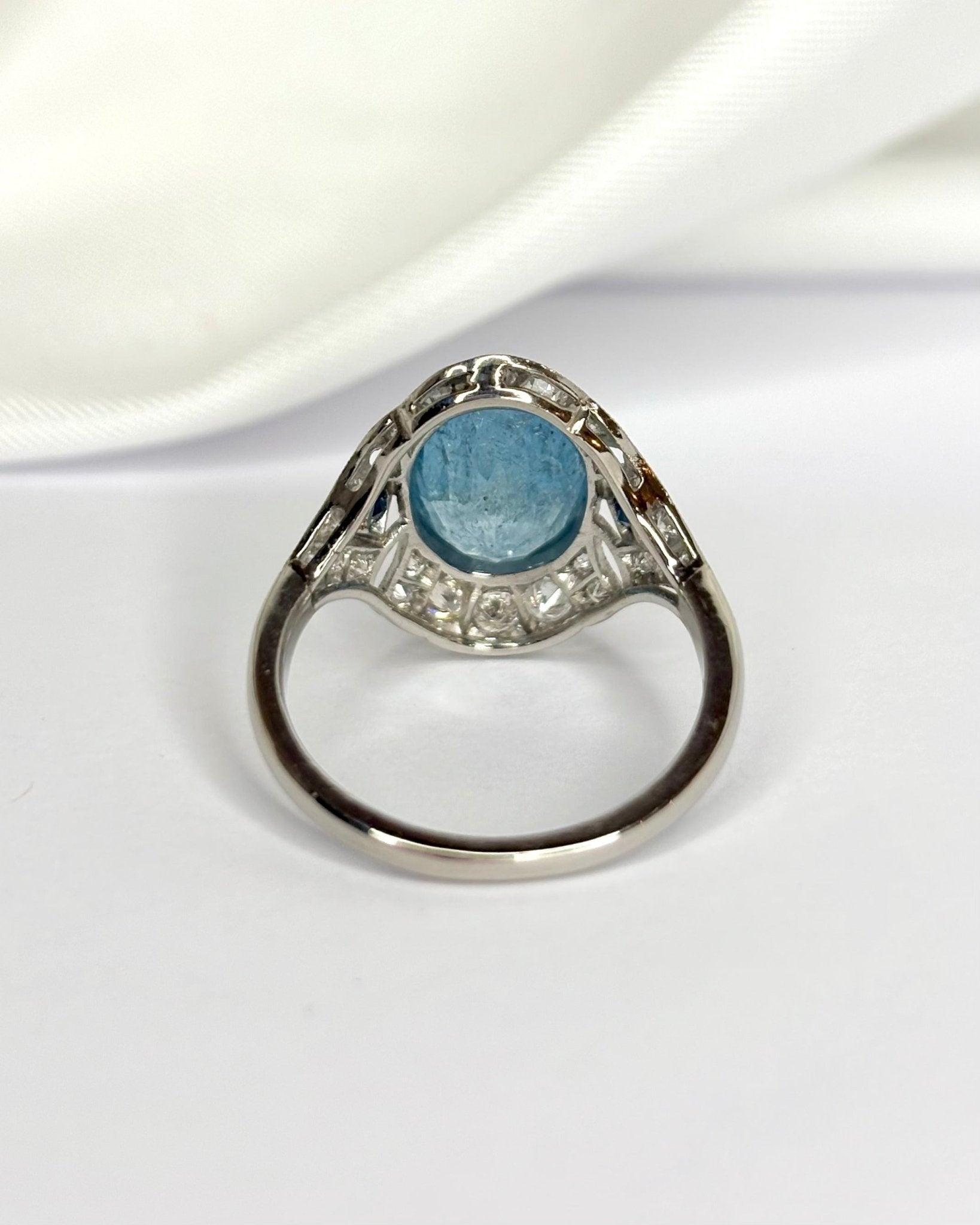 Bague Art Déco Aigue - Marine 3.45 carats, Saphirs &amp; Diamants 0.65 carat "Claire" - Elliade Paris