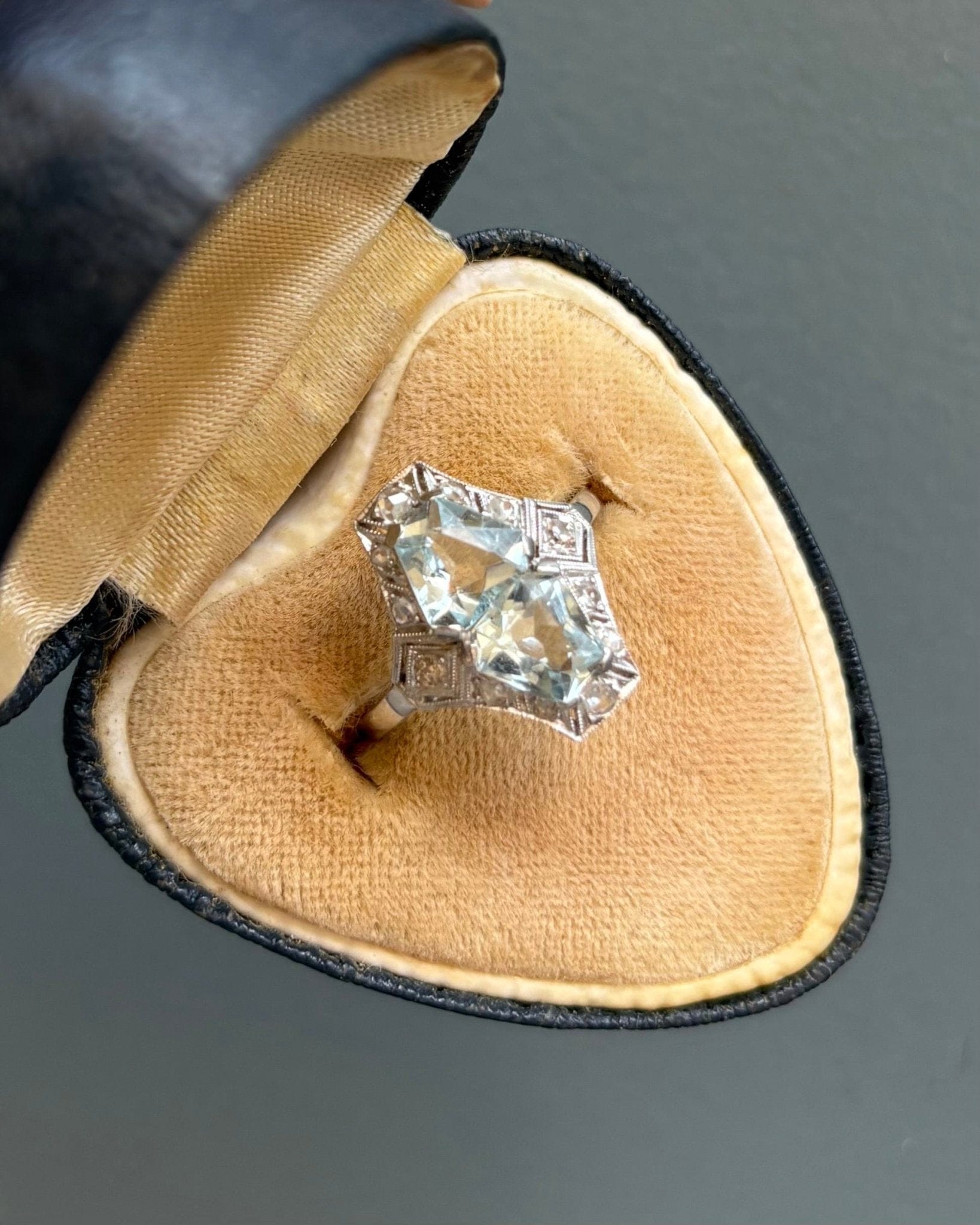 Bague Art - Déco Aigues - Marines 2.10 carats &amp; Diamants "Charlina" - Elliade Paris