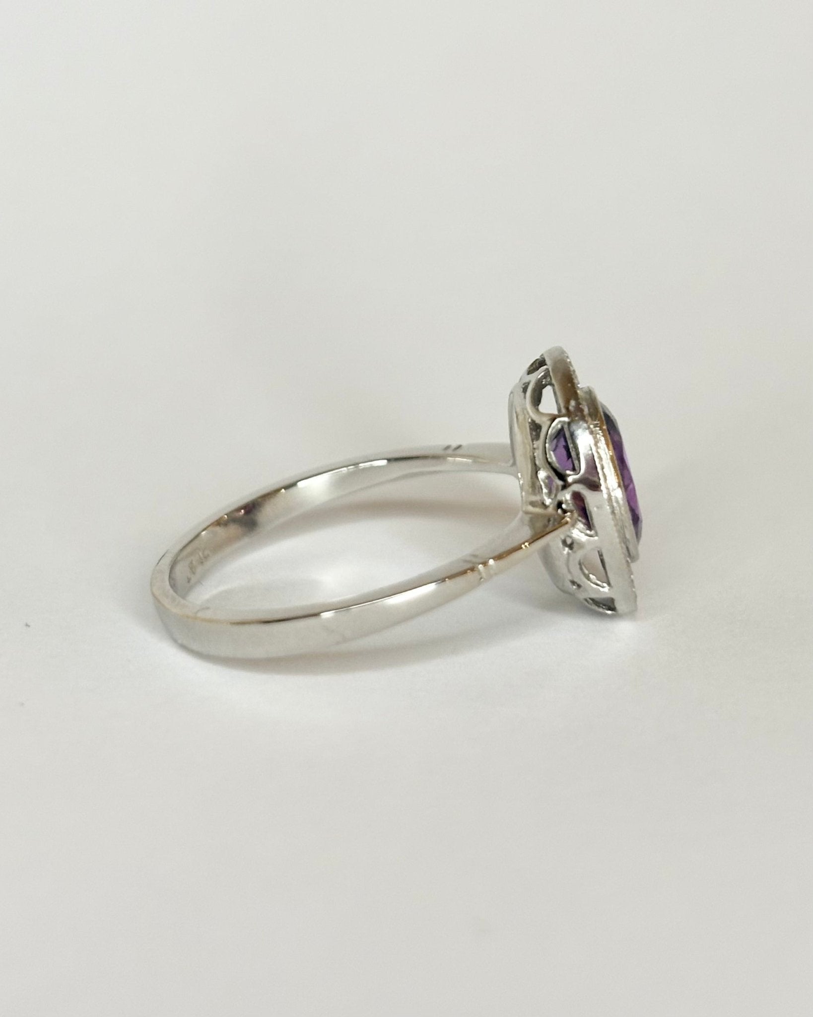 Bague Art Déco Améthyste 1.20 carat &amp; 20 Diamants "Ainhoa" - Elliade Paris
