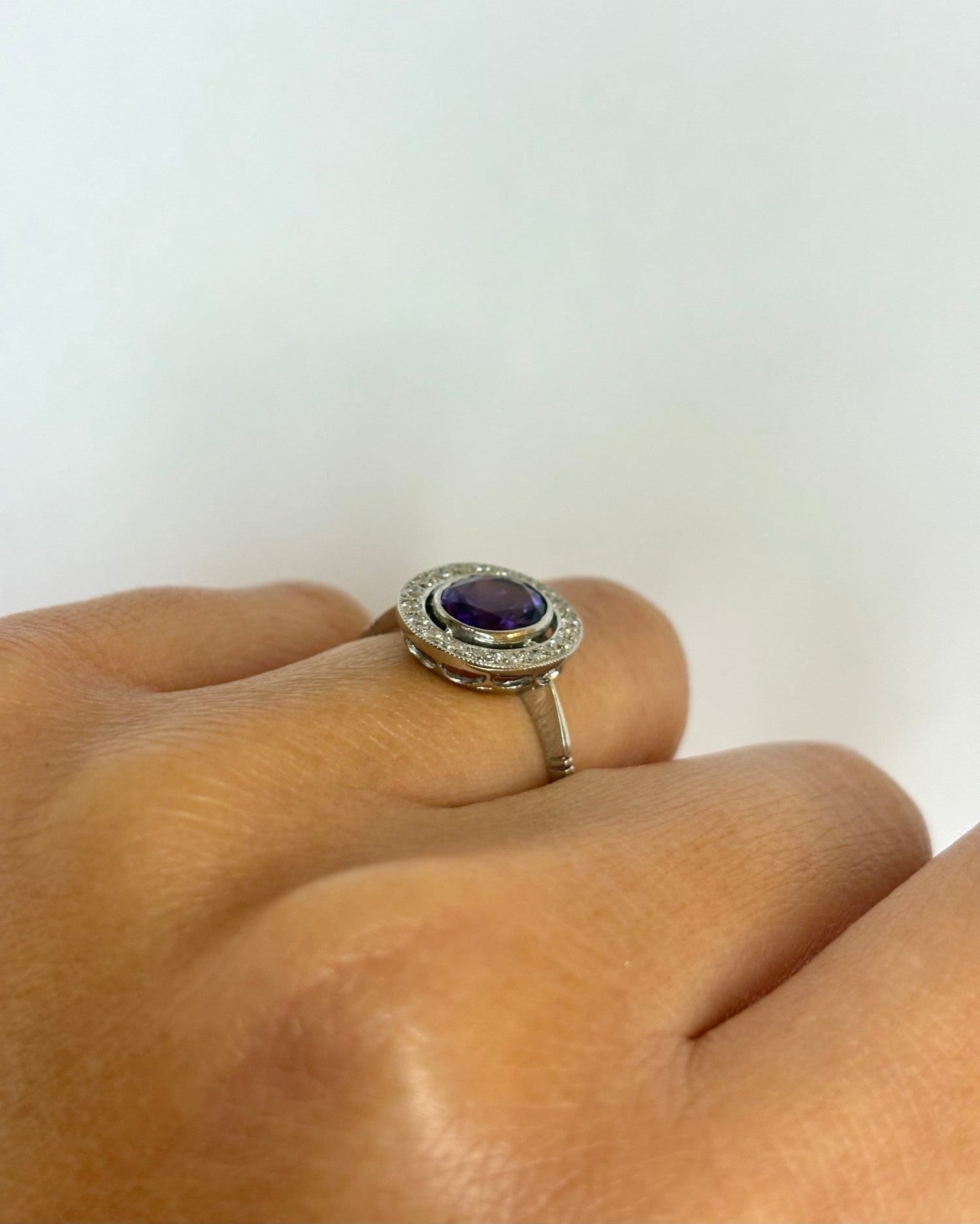 Bague Art Déco Améthyste 1.20 carat &amp; 20 Diamants &quot;Ainhoa&quot; - Elliade Paris