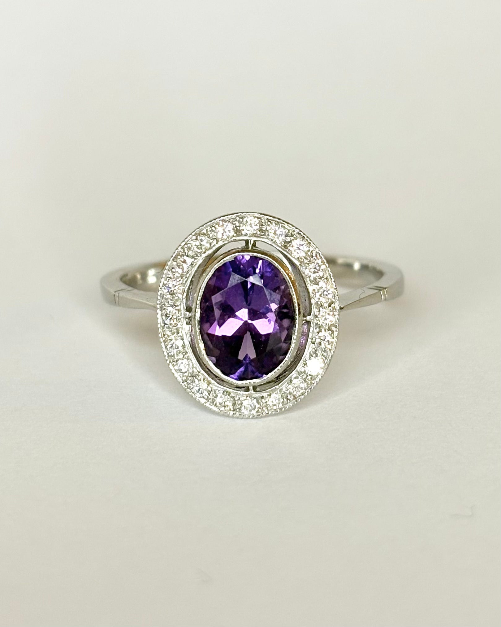 Bague Art Déco Améthyste 1.20 carat &amp; 20 Diamants "Ainhoa" - Elliade Paris