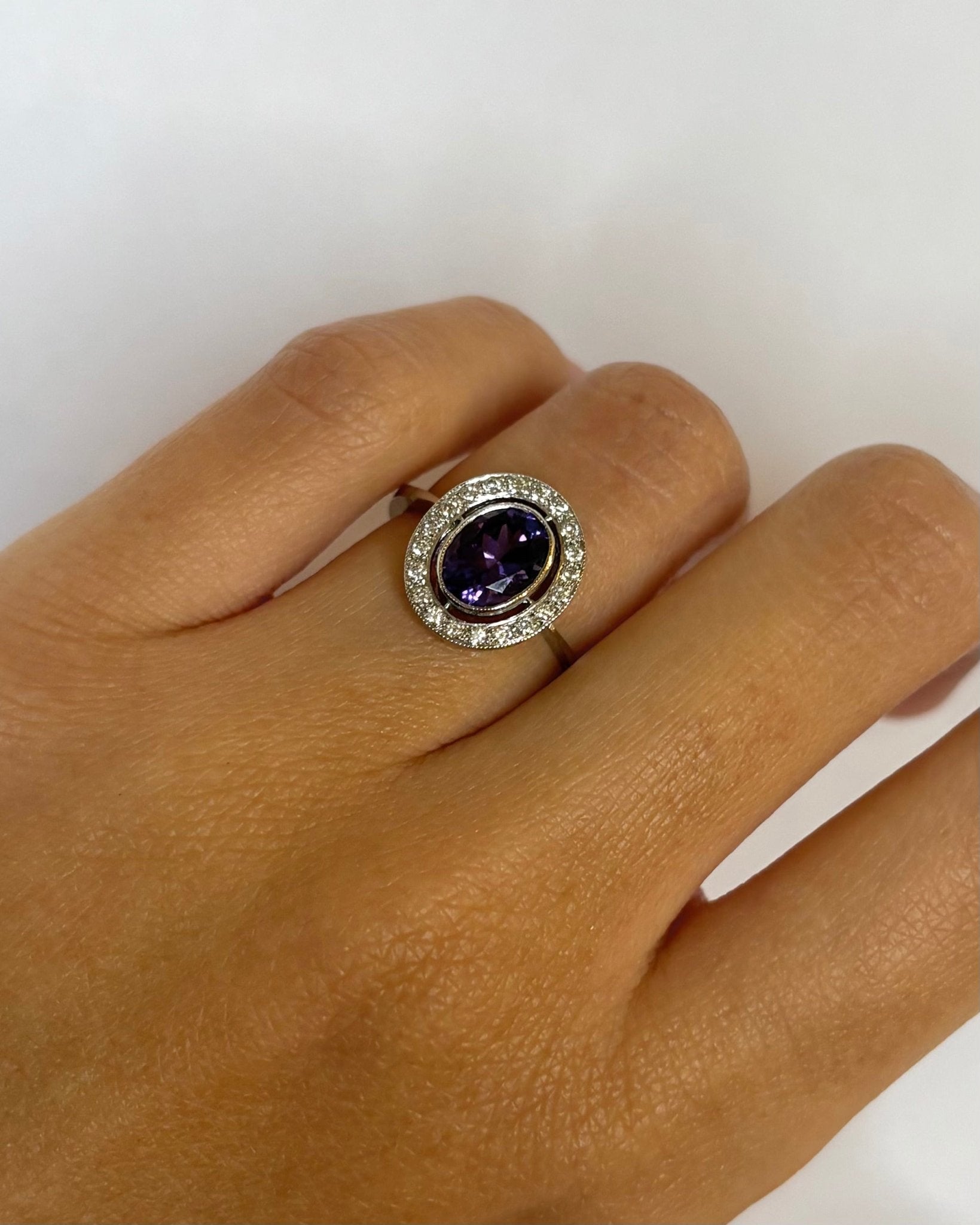 Bague Art Déco Améthyste 1.20 carat &amp; 20 Diamants "Ainhoa" - Elliade Paris