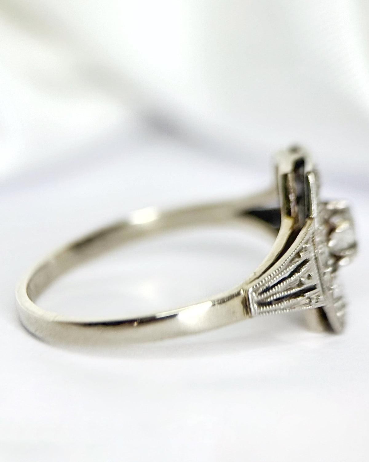 Bague Art-Déco Diamant &amp; Topazes blanches "Karine" - Elliade Paris