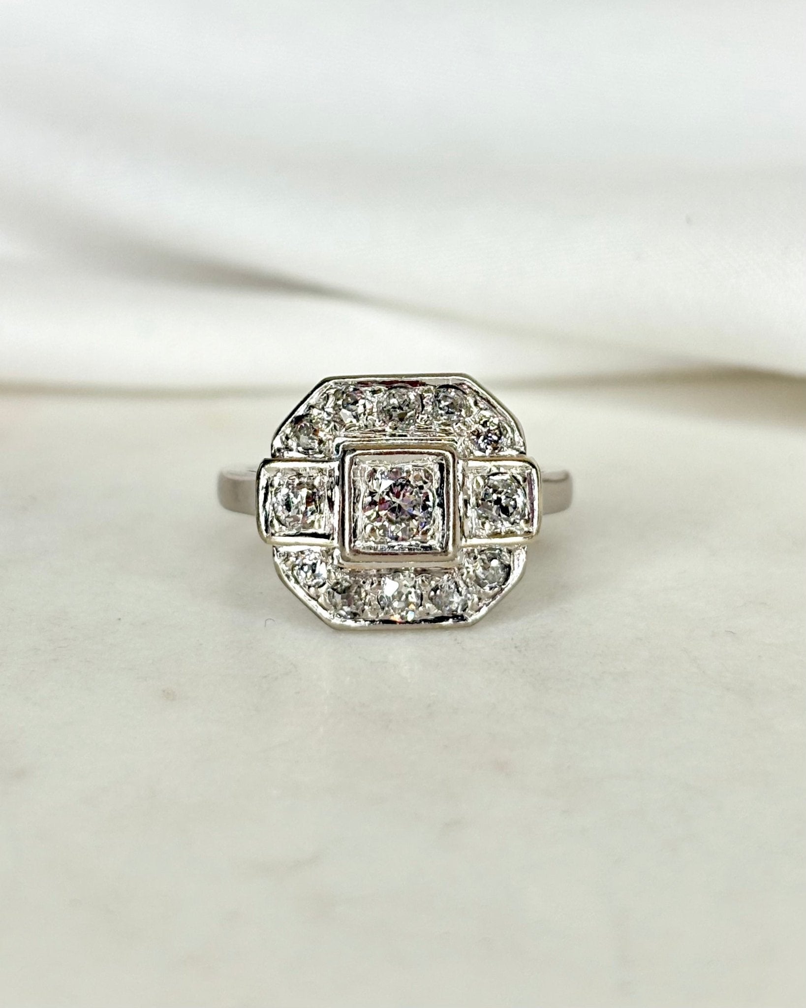 Bague Art Déco Diamants 0.79 carat &amp; Or 18 carats 6.25 g "Ava" - Elliade Paris