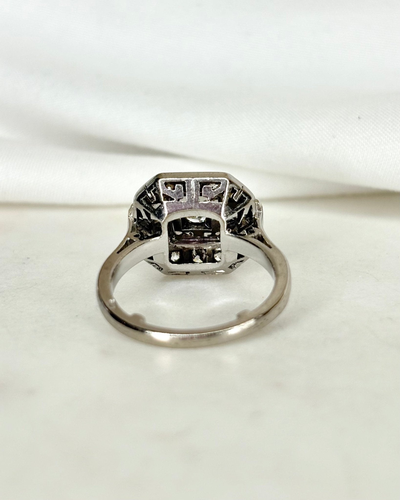 Bague Art Déco Diamants 0.79 carat &amp; Or 18 carats 6.25 g "Ava" - Elliade Paris