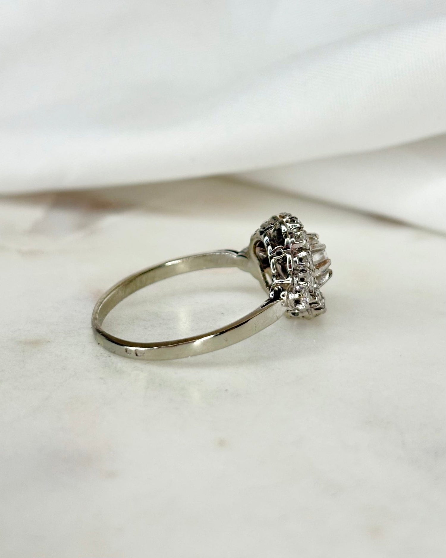 Bague Art Déco Diamants 0.85 carat &quot;Cassiopée&quot; - Elliade Paris