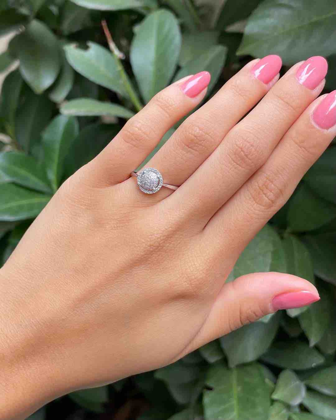 Anillo estilo Art Déco con 60 diamantes "Isa"