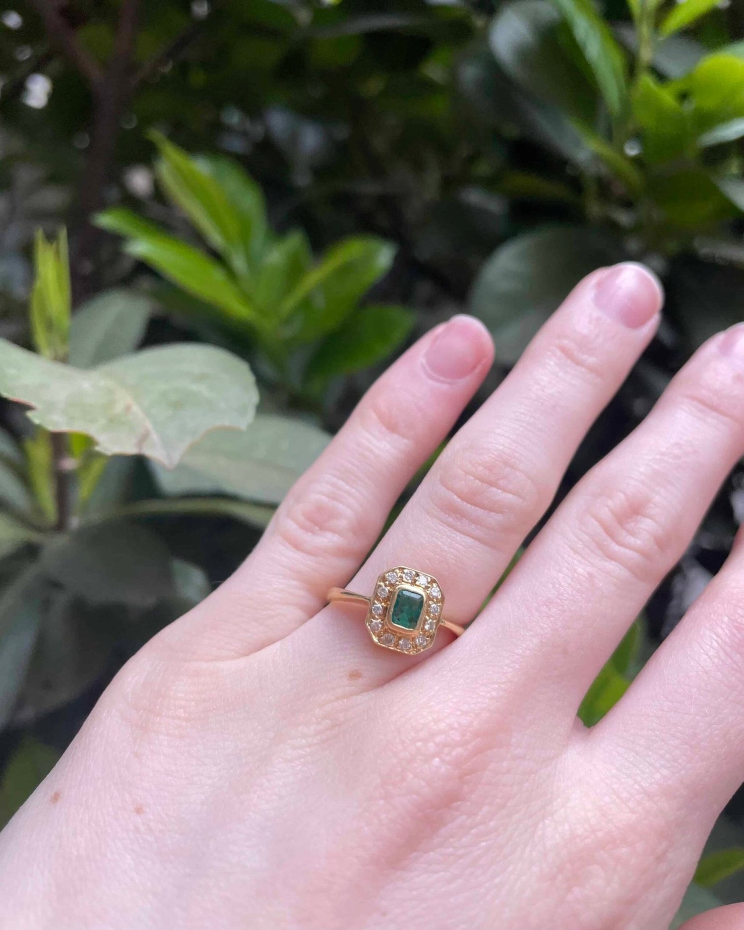 Bague Art - Déco Emeraude 0.35 carat &amp; Diamants &quot;Hailey&quot; - Elliade Paris