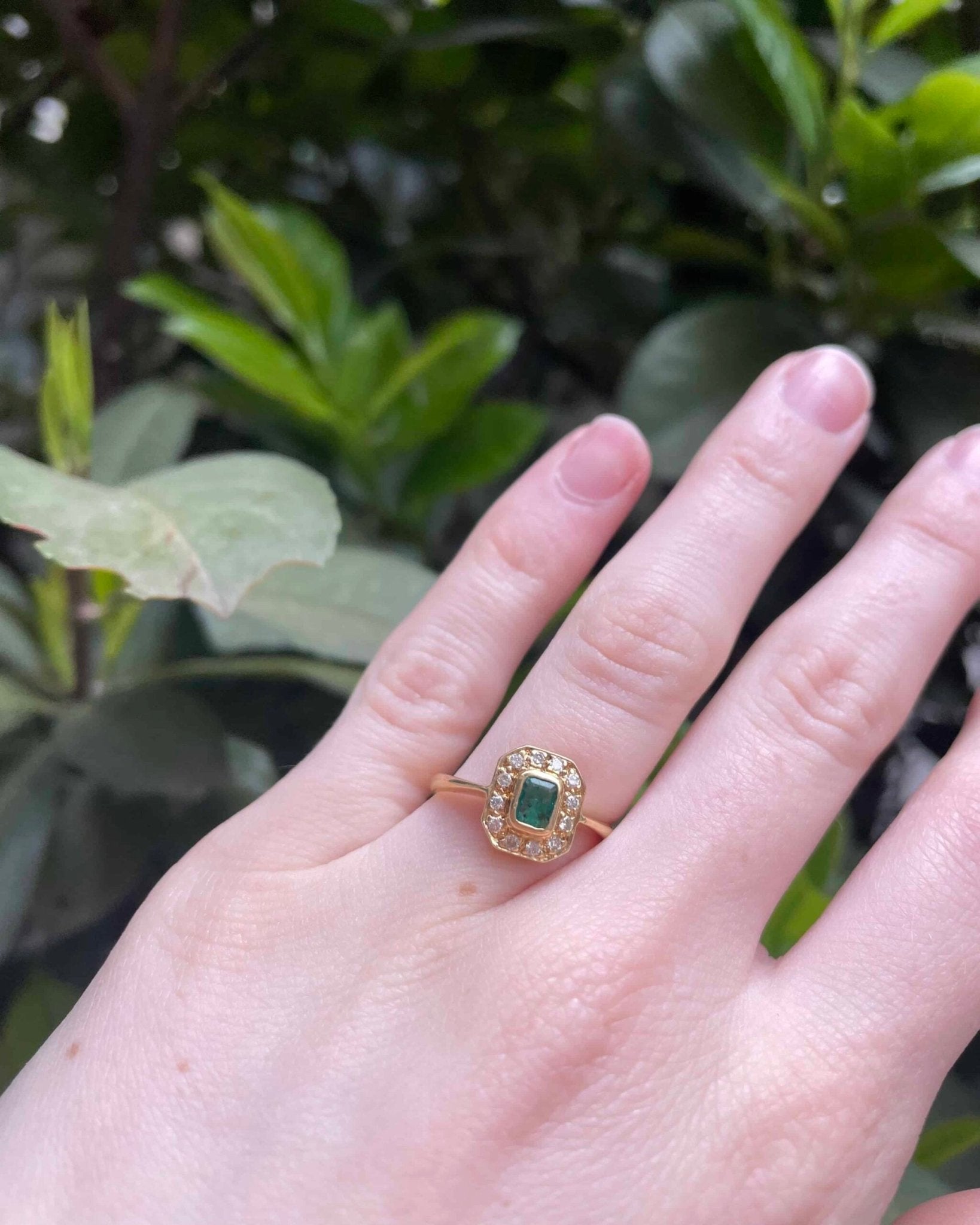 Bague Art - Déco Emeraude 0.35 carat &amp; Diamants "Hailey" - Elliade Paris