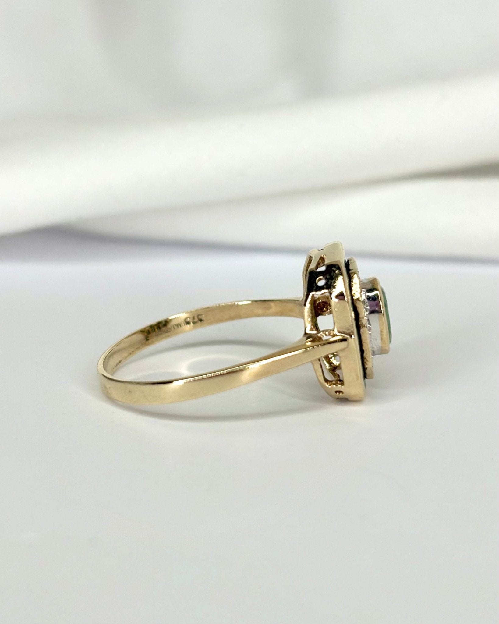 Bague Art Déco Émeraude 0.62 carat &amp; Diamants "Elena" - Elliade Paris