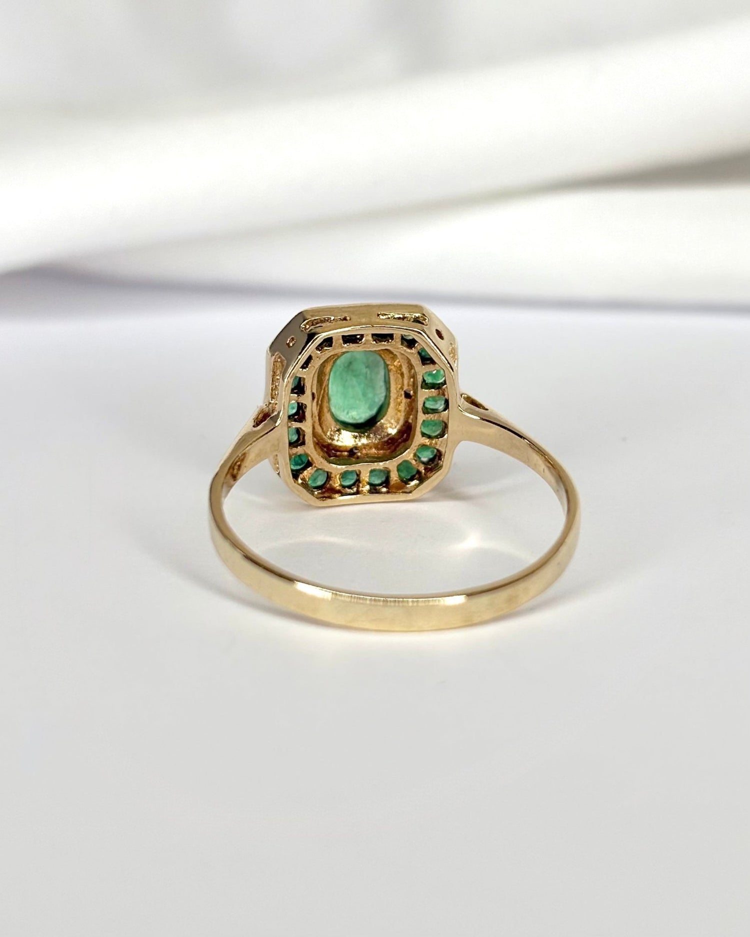 Bague Art Déco Émeraude 0.62 carat &amp; Diamants "Elena" - Elliade Paris