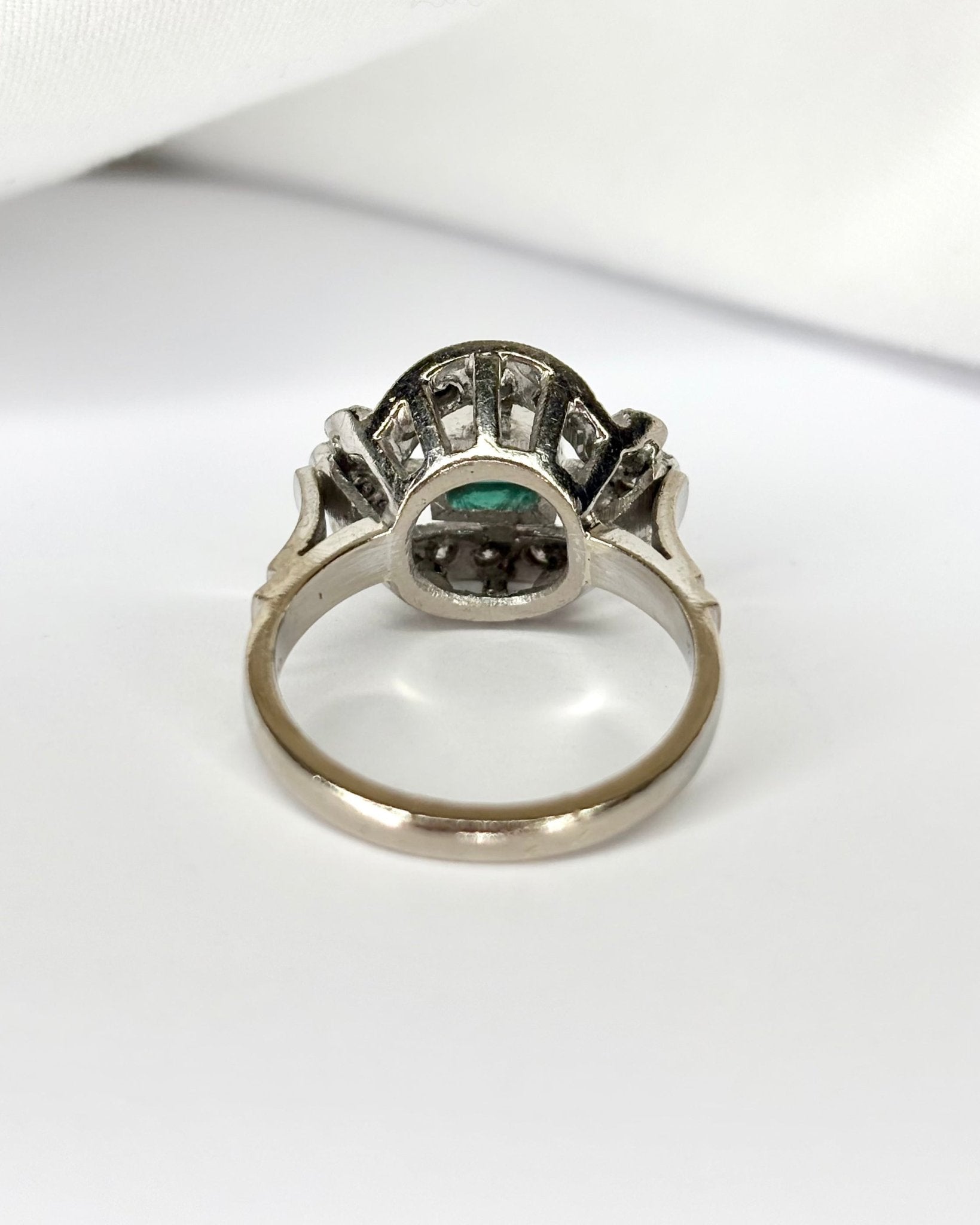 Bague Art - Déco Emeraude 0.70 carat &amp; Diamants "Agathe" - Elliade Paris