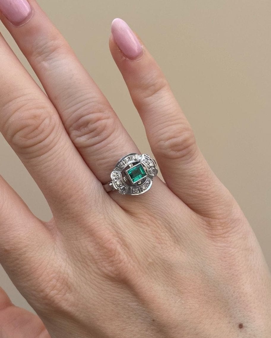Bague Art - Déco Emeraude 0.70 carat &amp; Diamants "Agathe" - Elliade Paris