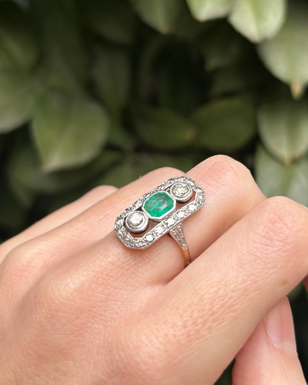 Bague Art - Déco Emeraude 0.85 carat &amp; Diamants 1.02 carat &quot;Aurore&quot; - Elliade Paris