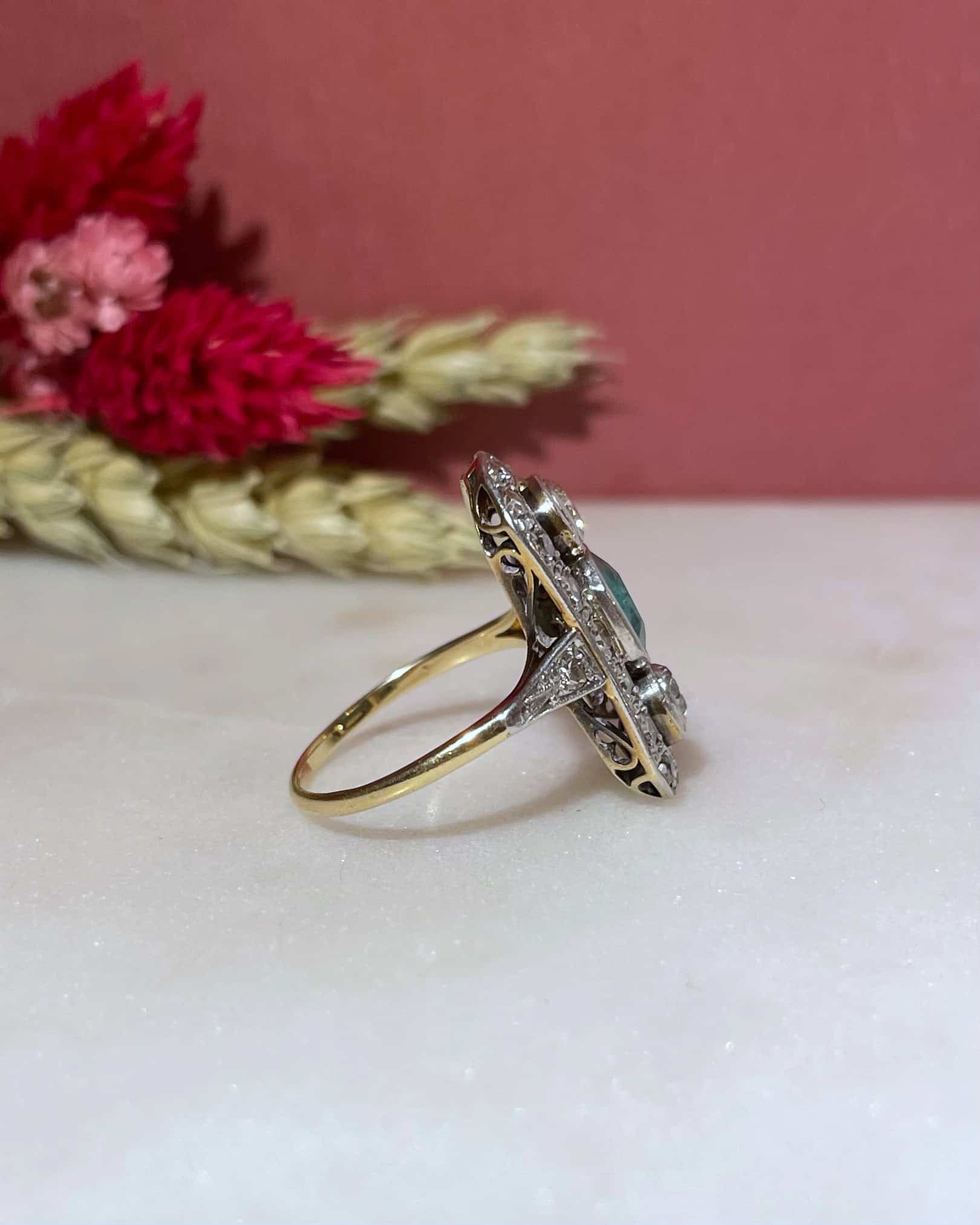 Bague Art - Déco Emeraude 0.85 carat &amp; Diamants 1.02 carat "Aurore" - Elliade Paris
