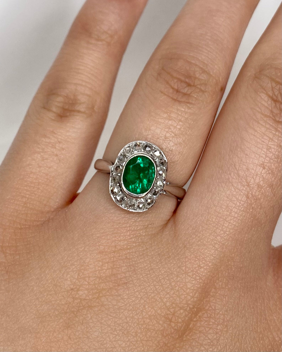 Bague Art - Déco Émeraude 0.95 carat &amp; Diamants 0.20 carat "Linda" - Elliade Paris