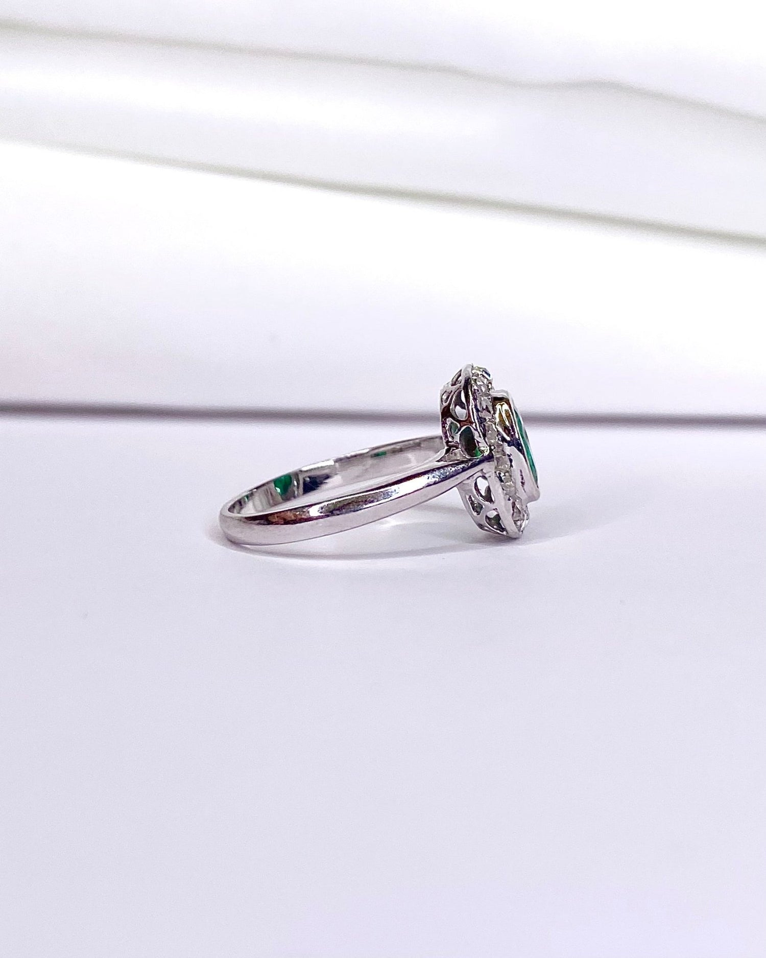 Bague Art - Déco Émeraude 0.95 carat &amp; Diamants 0.20 carat "Linda" - Elliade Paris