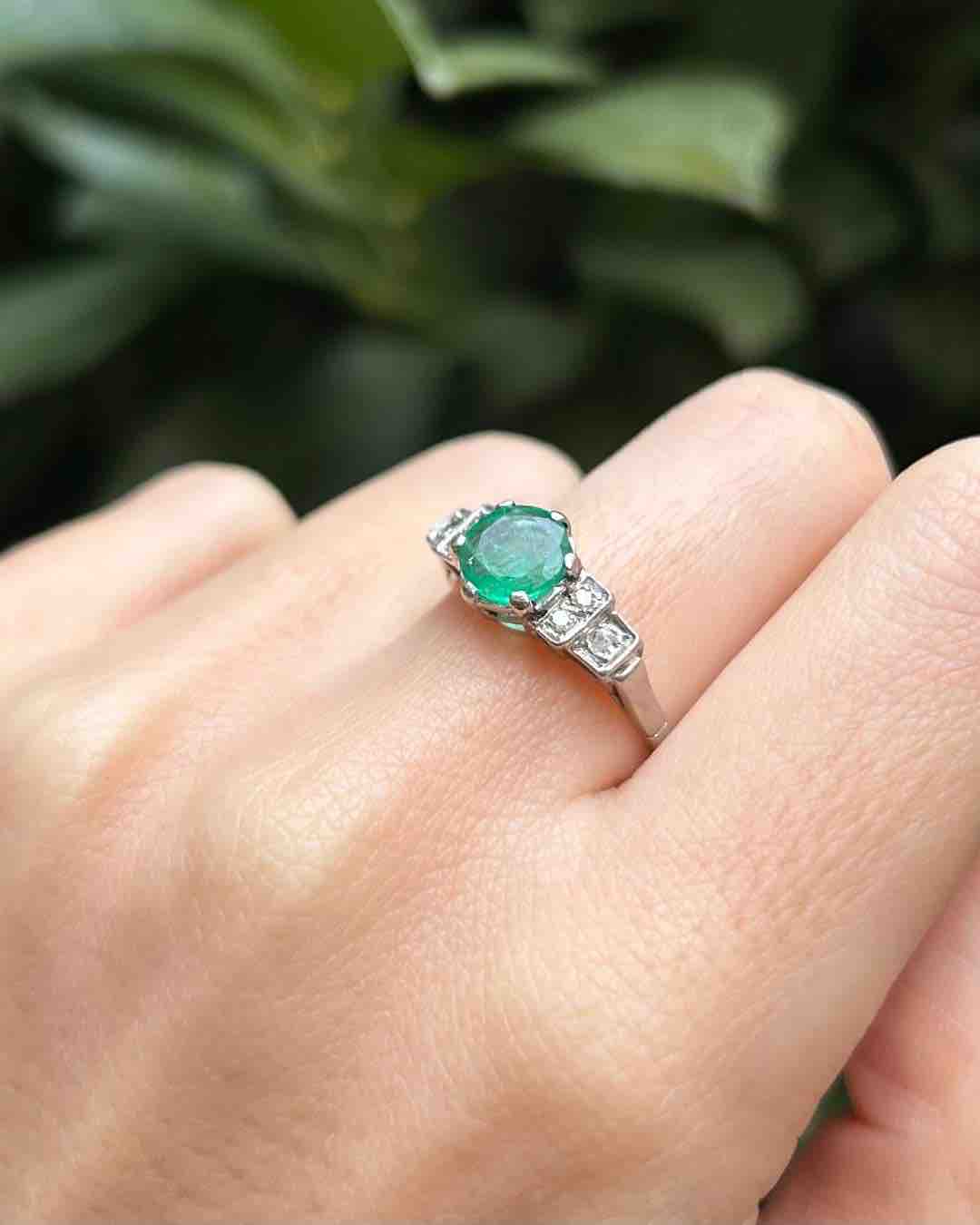 Bague Art - Déco Émeraude 1 Carat et Diamants "Kary" - Elliade Paris
