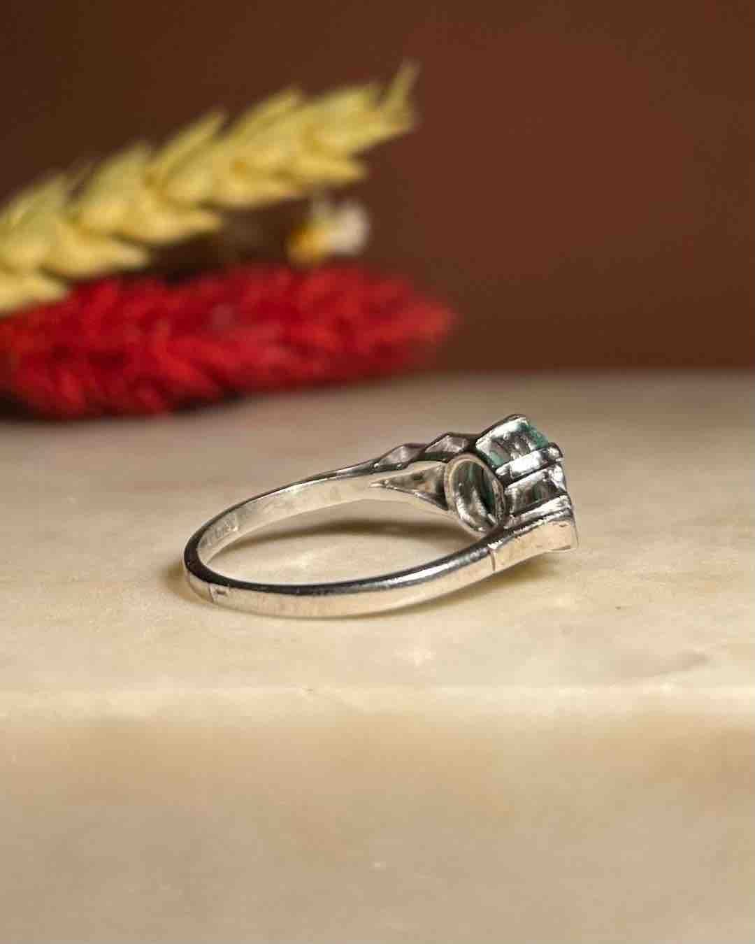 Bague Art - Déco Émeraude 1 Carat et Diamants "Kary" - Elliade Paris