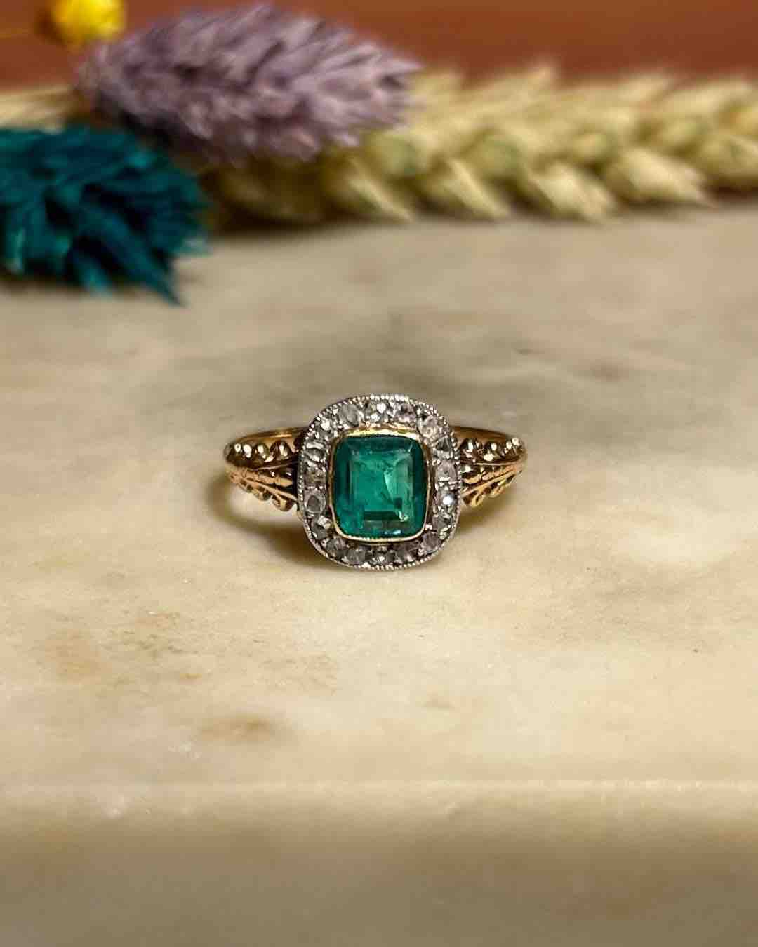 Bague Art - Déco Émeraude &amp; 18 Diamants "Catherine" - Elliade Paris