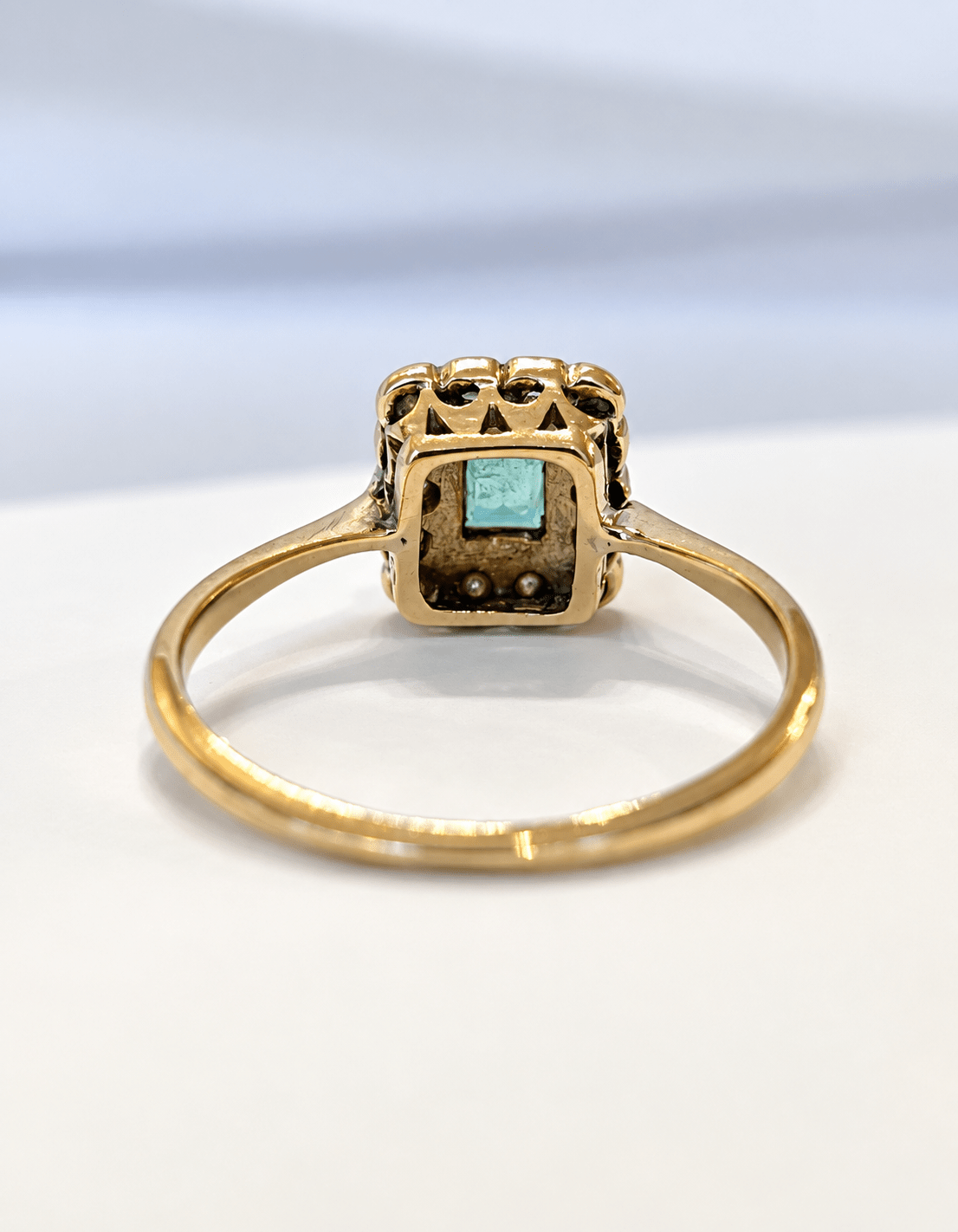 Bague Art-Déco Émeraude &amp; Diamants 0.42 carat "Rebeca" - Elliade Paris