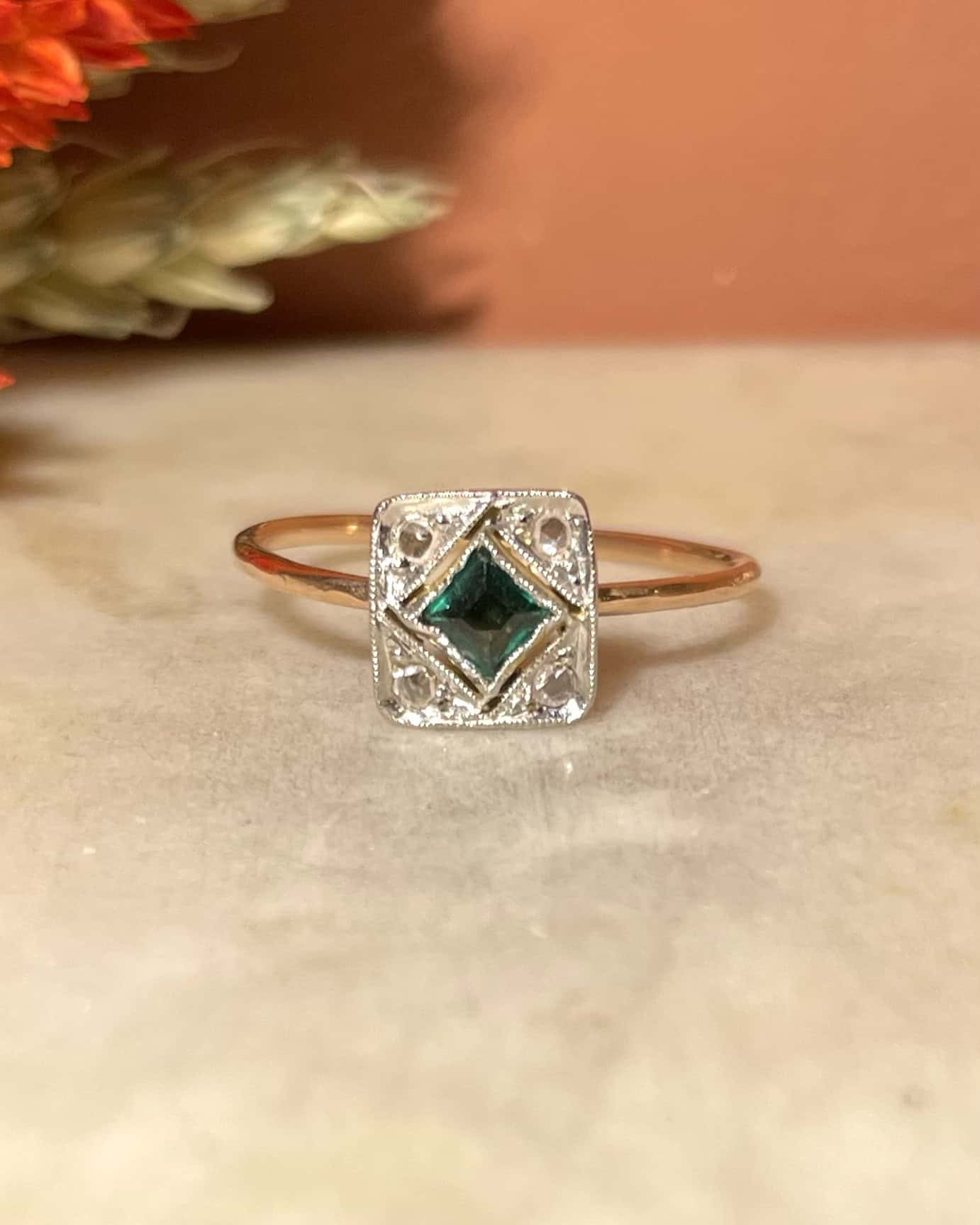 Bague Art - Déco Emeraude &amp; Diamants &quot;Gladys&quot; - Elliade Paris