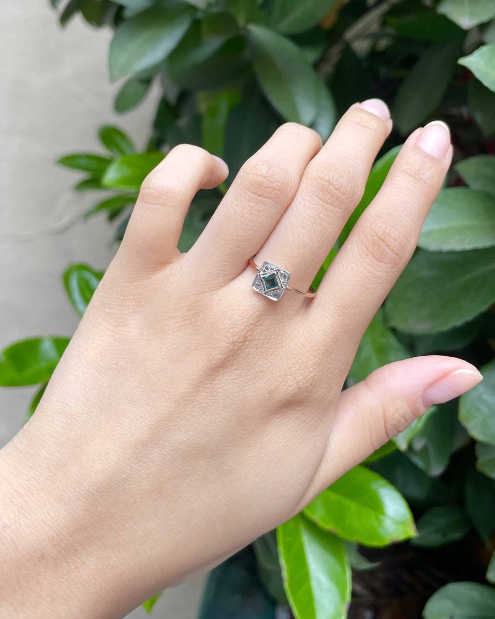 Bague Art - Déco Emeraude &amp; Diamants "Gladys" - Elliade Paris