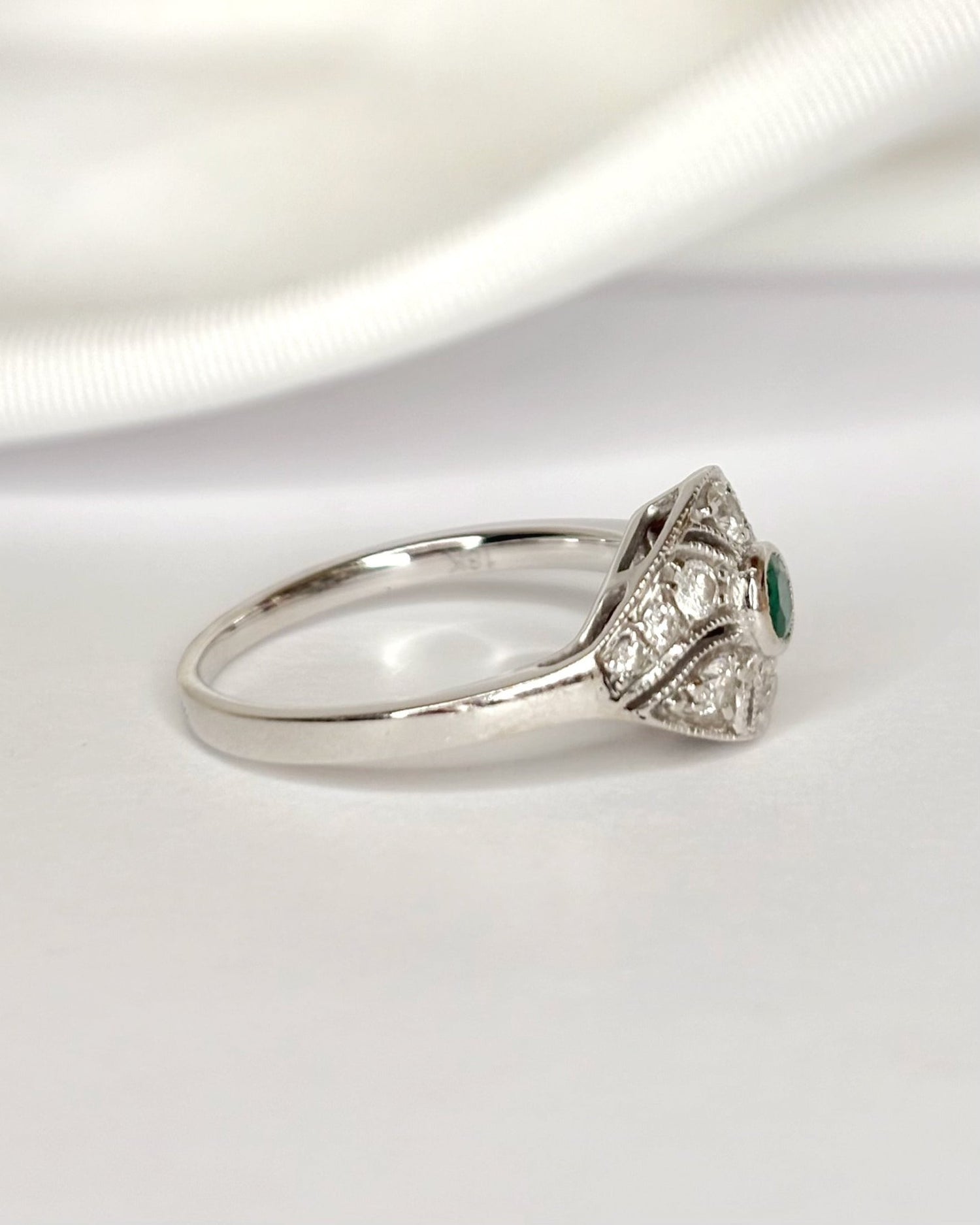 Bague Art-Déco Émeraude &amp; Diamants "Mara" - Elliade Paris
