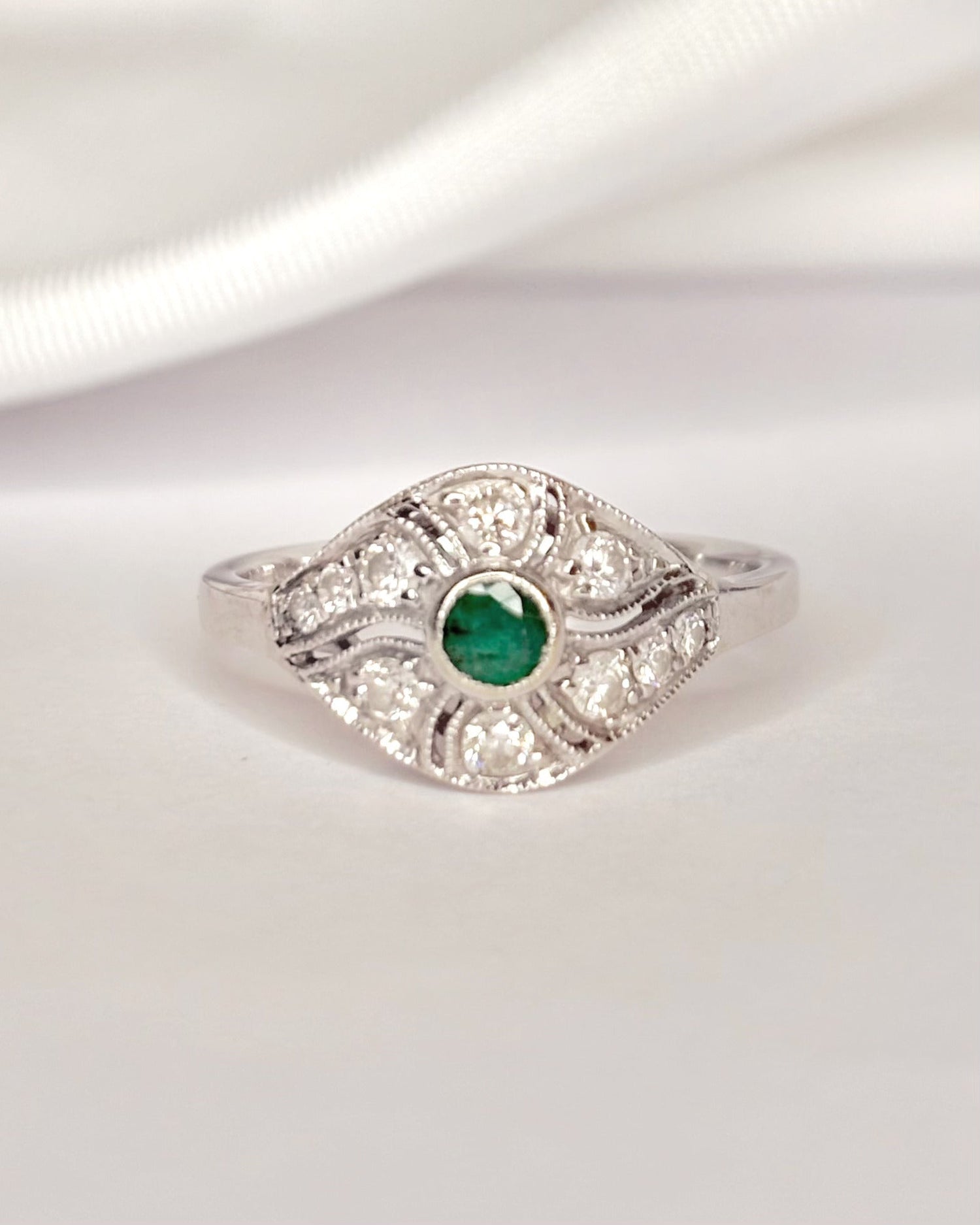 Bague Art-Déco Émeraude &amp; Diamants "Mara" - Elliade Paris