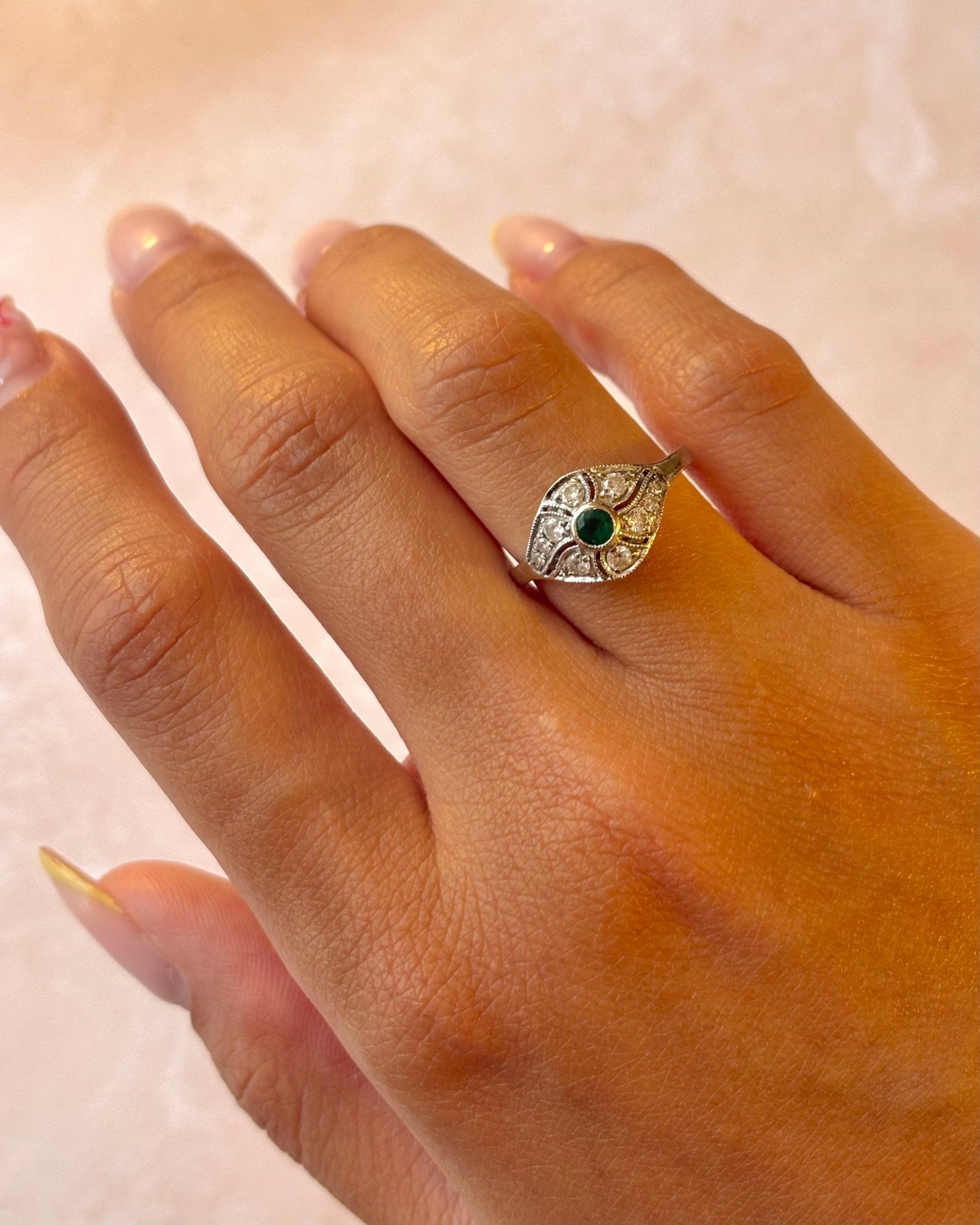 Bague Art-Déco Émeraude &amp; Diamants "Mara" - Elliade Paris