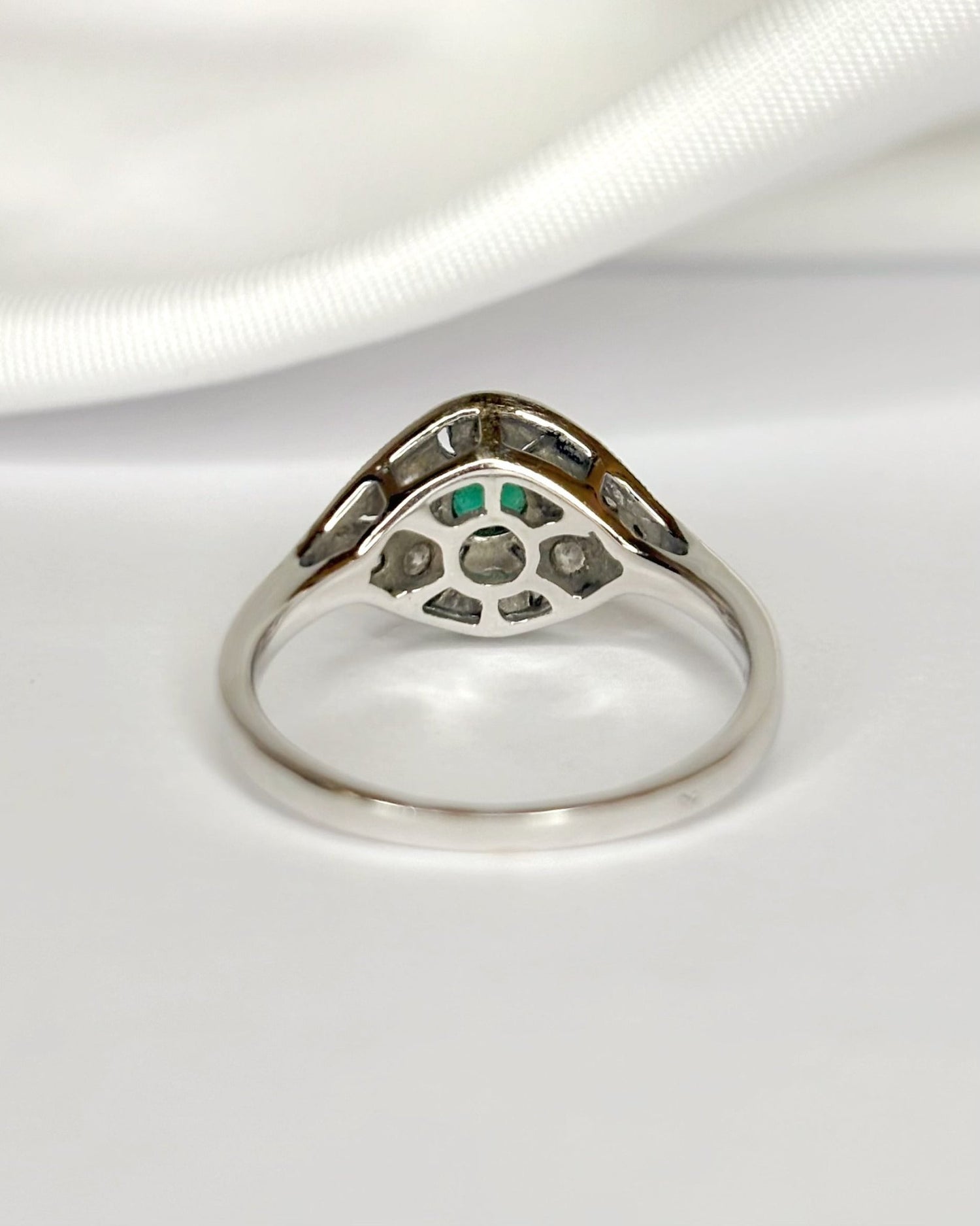 Bague Art-Déco Émeraude &amp; Diamants "Mara" - Elliade Paris