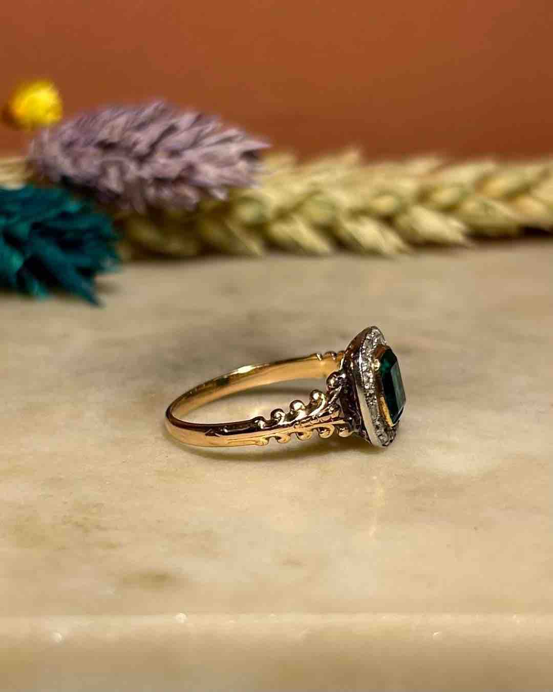Bague Art-Déco Émeraude &amp; 18 Diamants &quot;Catherine&quot;