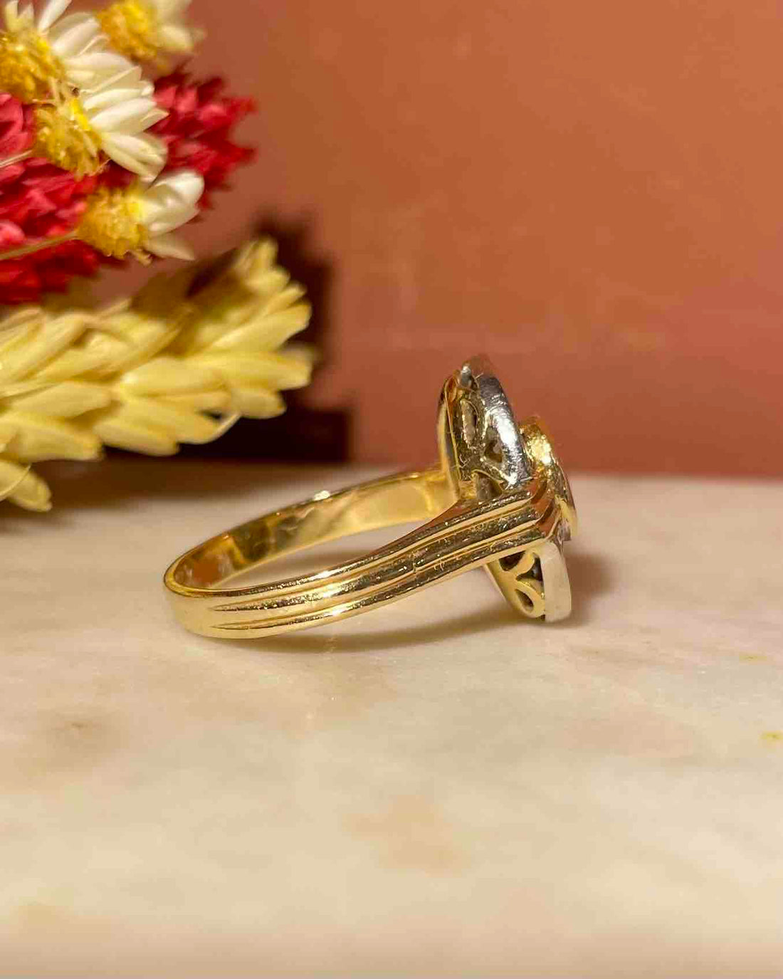 Bague style Art-déco Emeraude et 22 Diamants &quot;Orlane&quot;