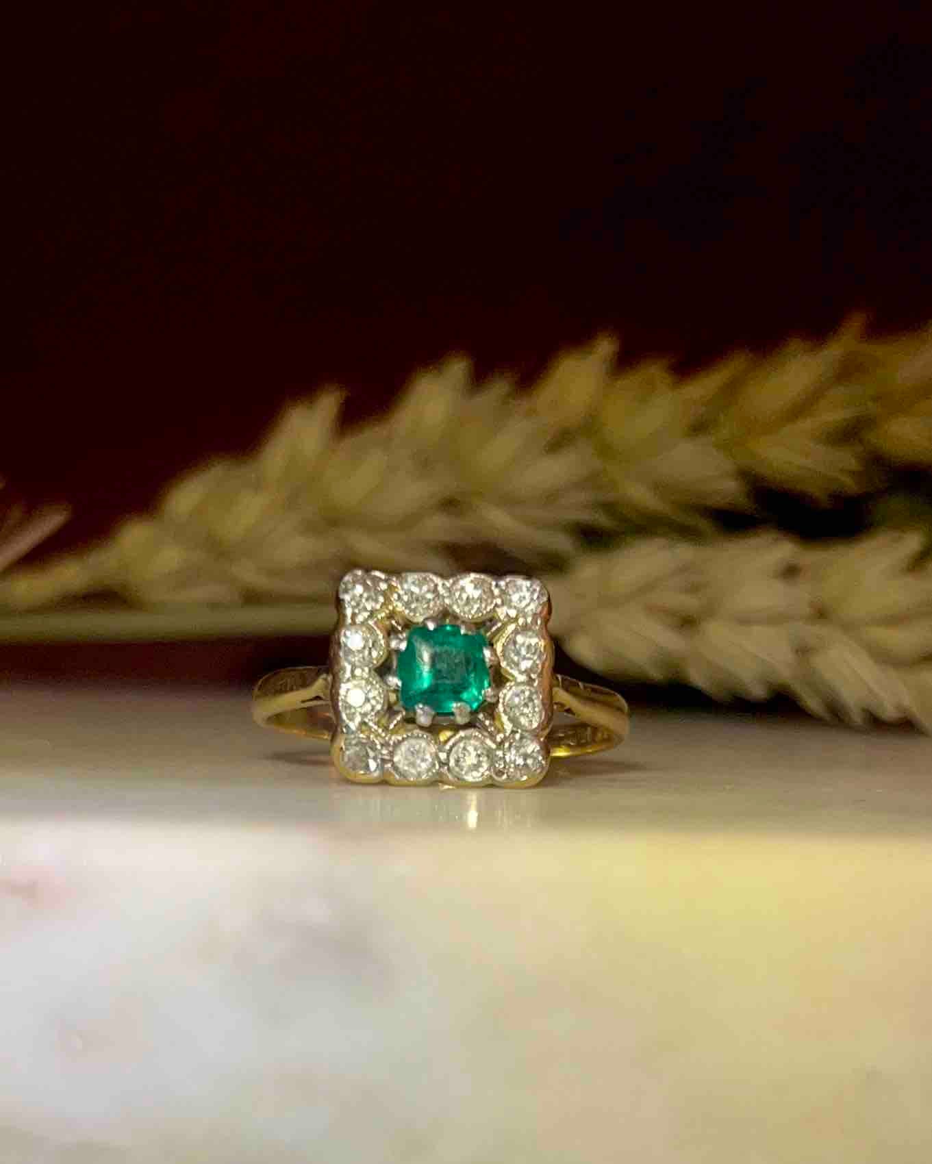 Bague Art - déco Émeraude et Diamants  "Nailo" - Elliade Paris