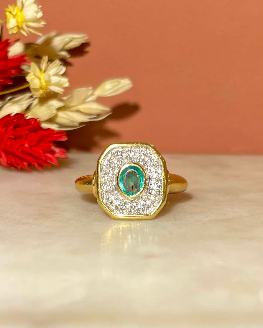 Bague style Art-Déco Emeraude &amp; 14 Diamants &quot;Orrine&quot;