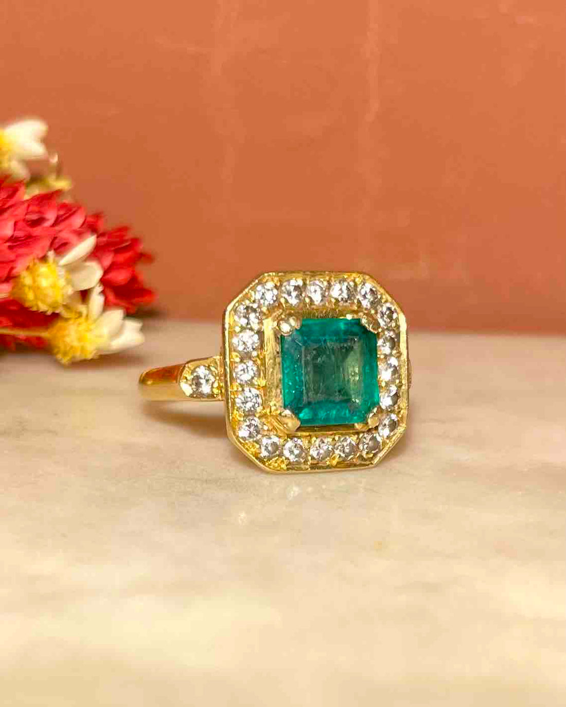 Bague style Art-déco Emeraude 1.60 Carat et Diamants &quot;Kiara&quot;