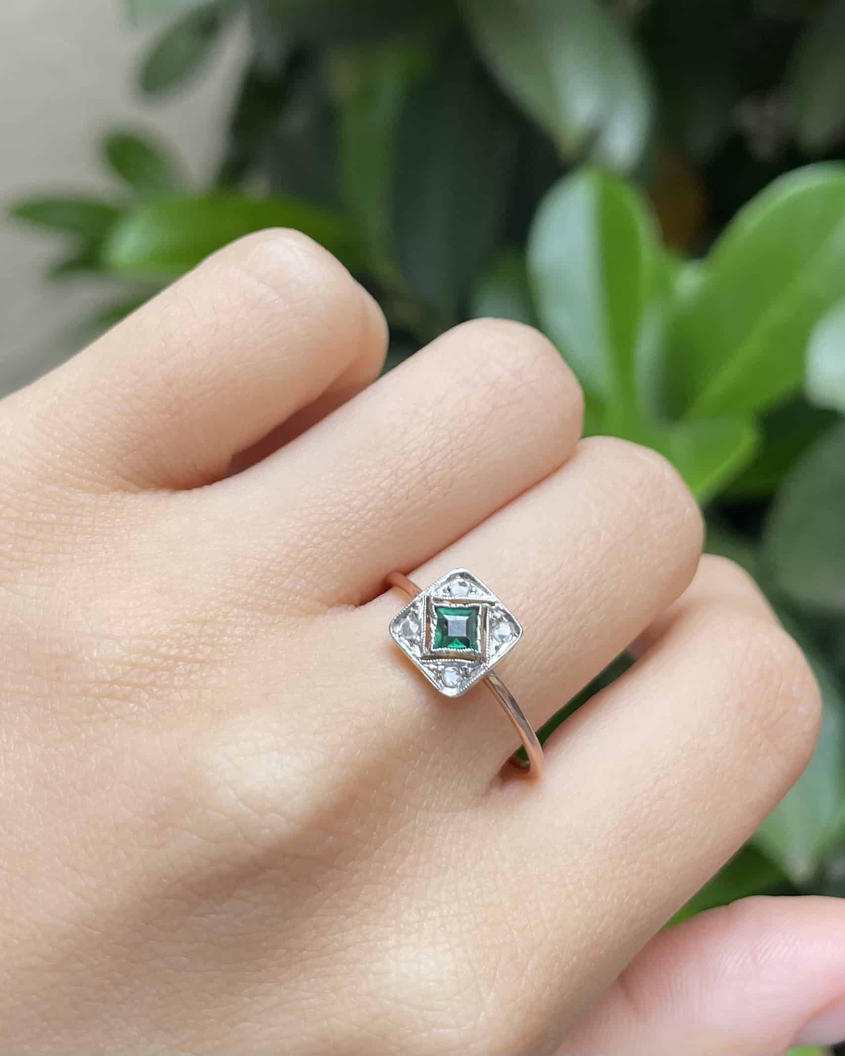 Bague Art-Déco Emeraude &amp; Diamants "Gladys" - Elliade Paris