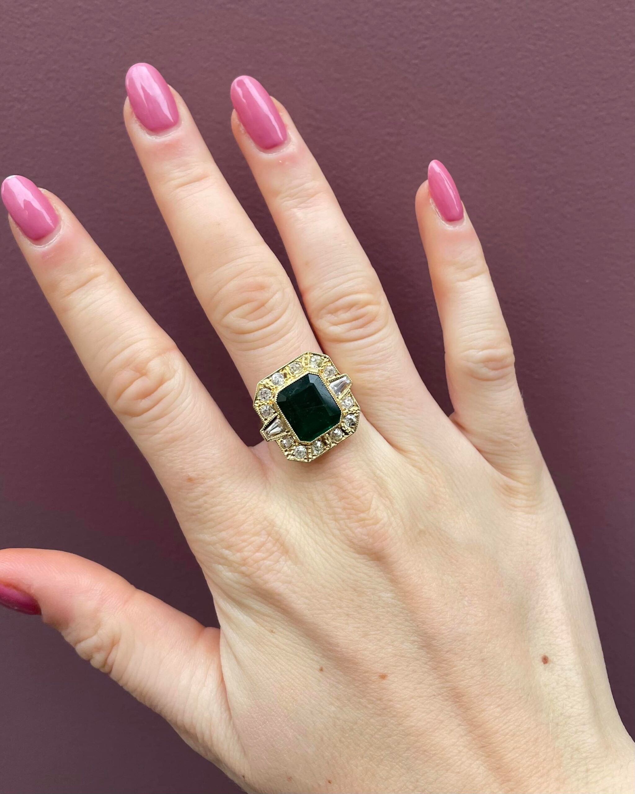 Bague Style Art-Déco Émeraude 4.70 carats &amp; 14 Diamants"Isamélia"