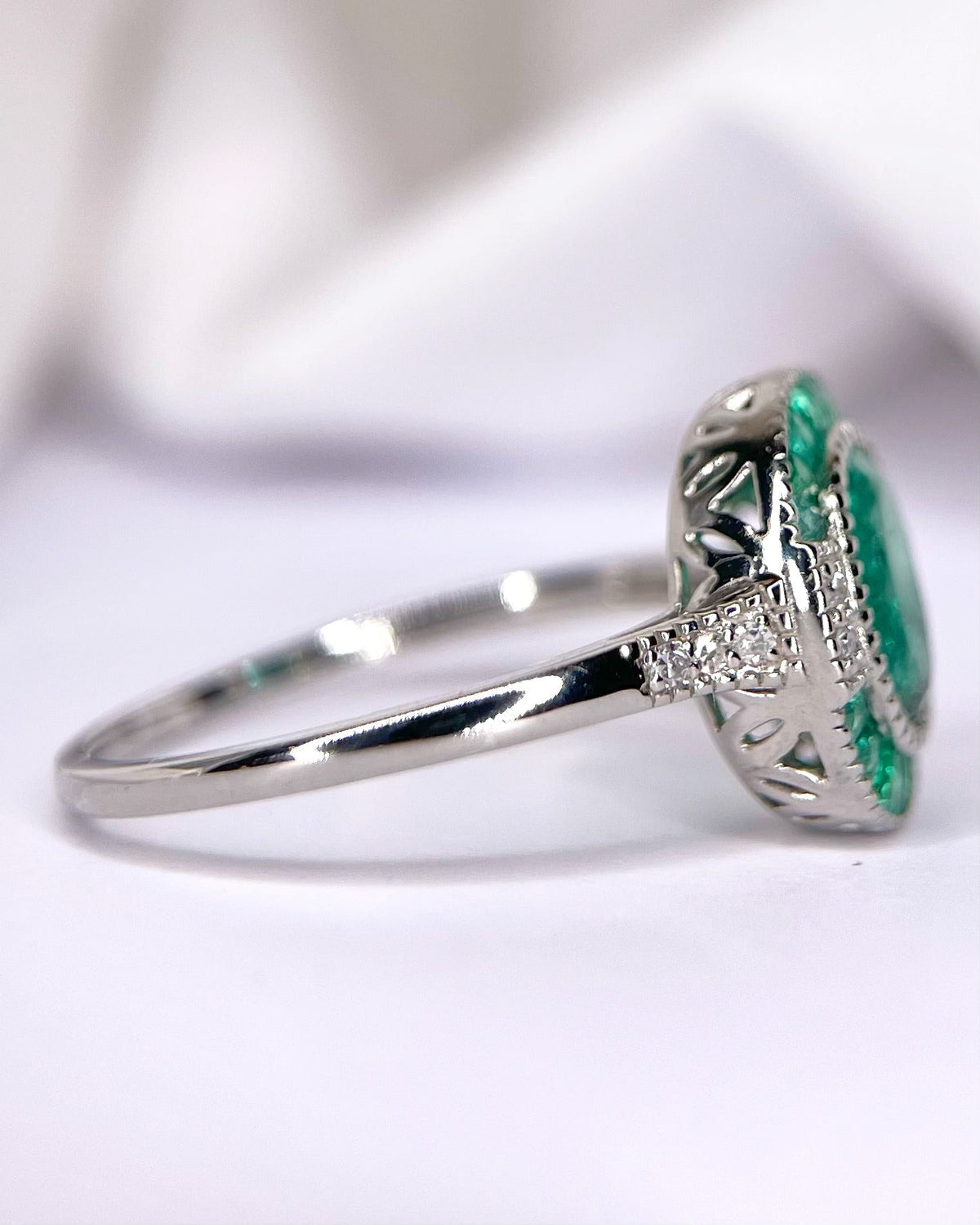 Bague Art-Déco Émeraudes 1.09 carat &amp; Diamants "Raphaelle" - Elliade Paris