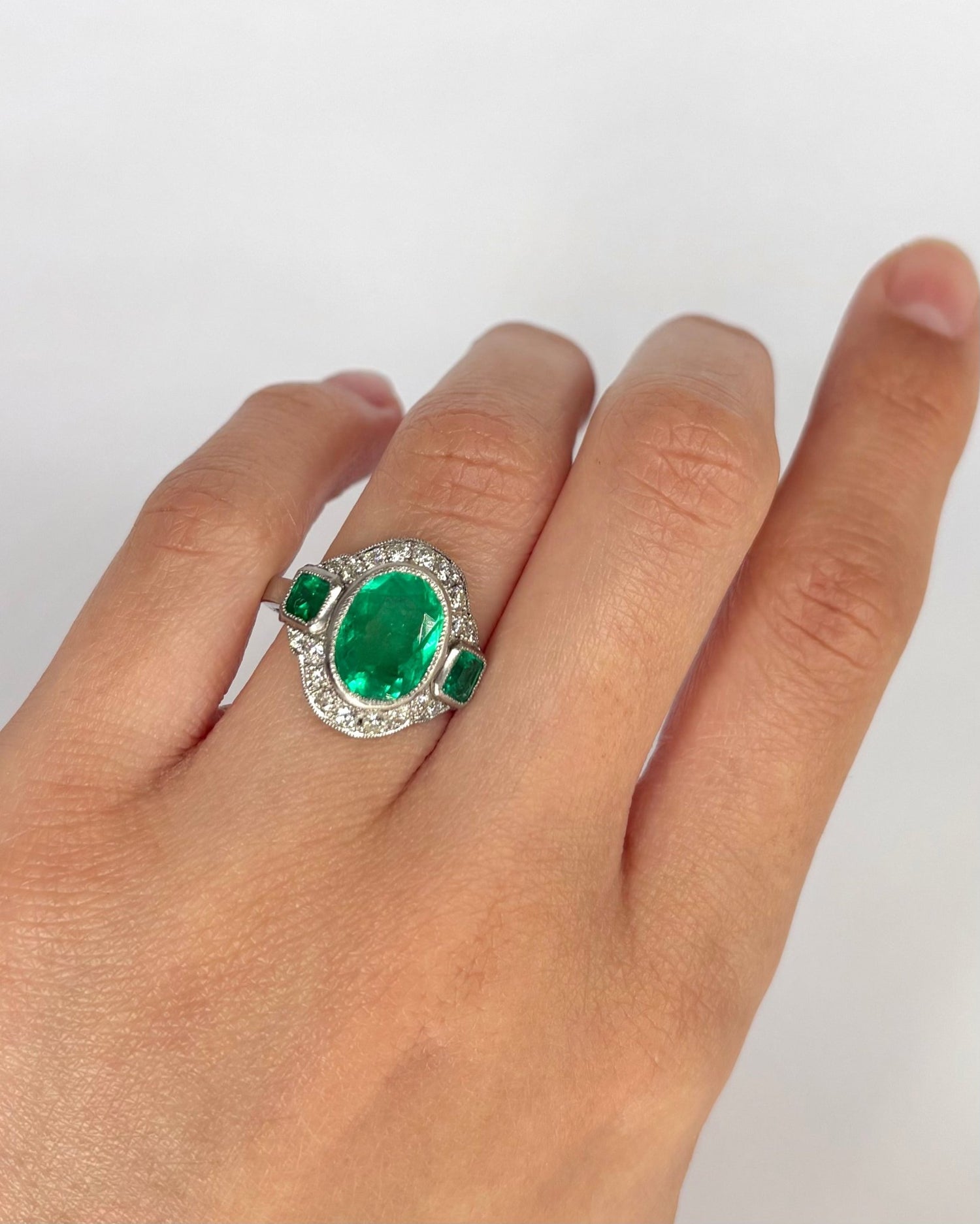 Bague Art Deco Emeraudes 2.72 carats &amp; Diamants "Louisa" - Elliade Paris