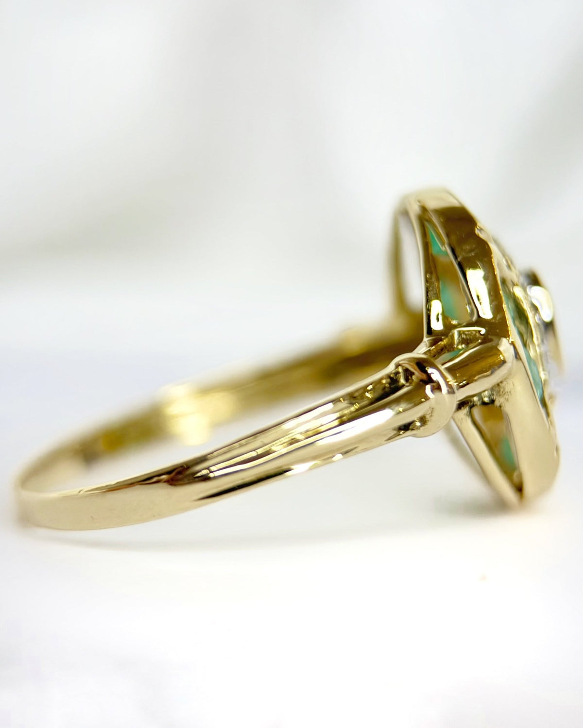 Bague Art-Déco Émeraudes &amp; Diamants "Laurette" - Elliade Paris